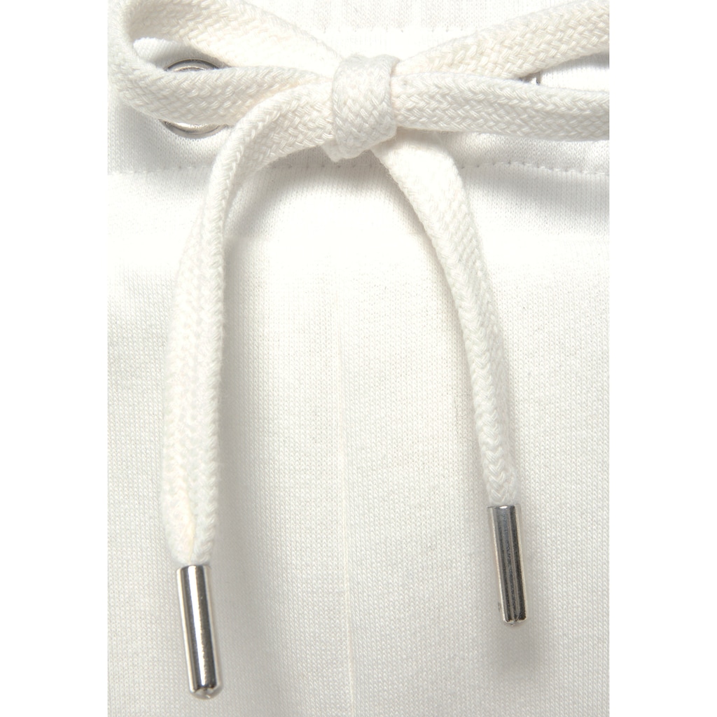 LASCANA Sweathose, Loungehose mit seitlichen Taschen und Logostickerei, Loungewear