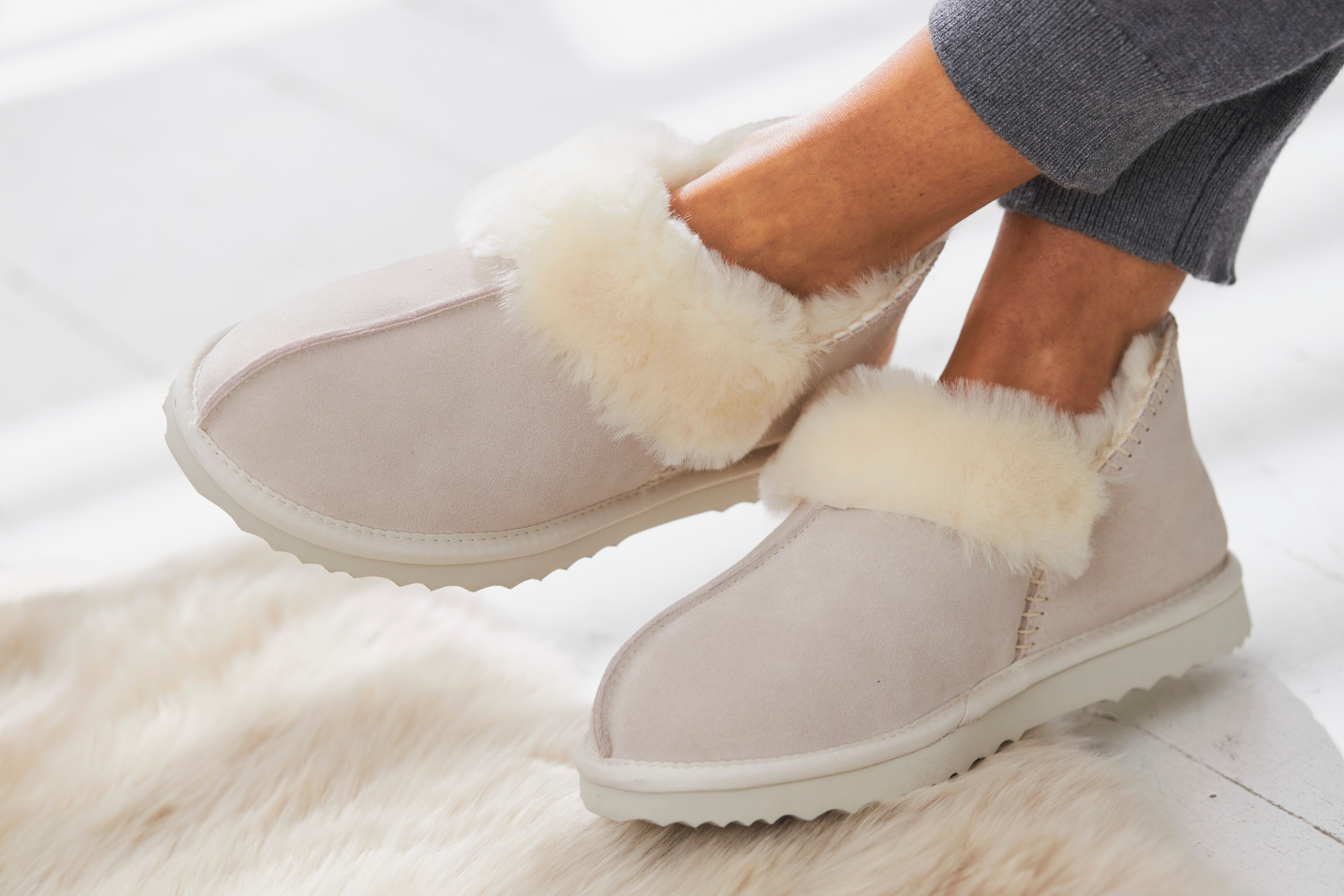 Vivance Hausschuh »Plüsch Hausschuh, Pantolette, Pantoffel, Homeslippers«  Plüsch Hausschuh, Pantolette, Pantoffel aus Lammfell