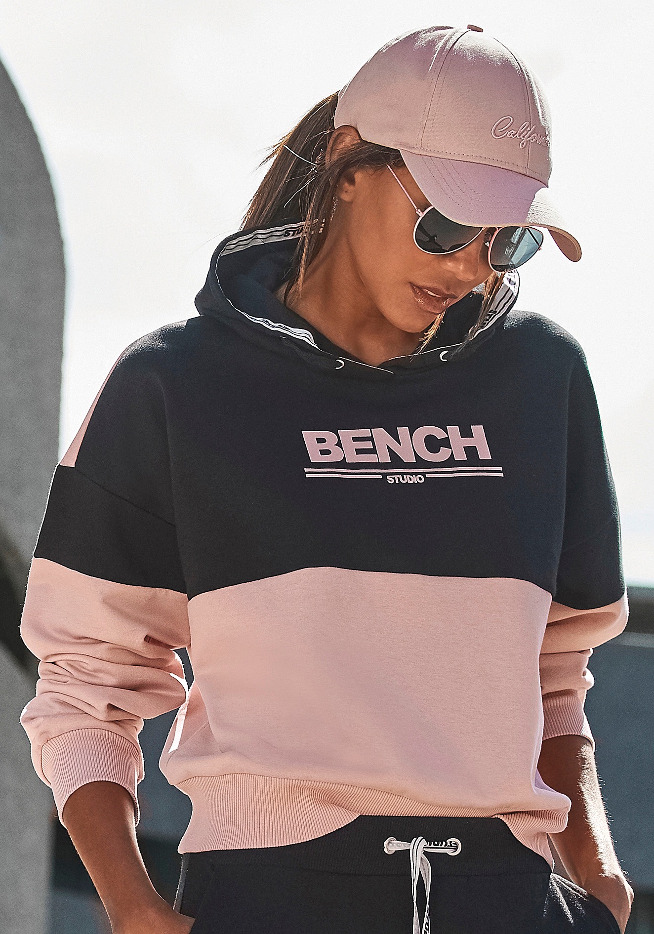 Thumbnail - Bench. Hoodie, mit Logodruck, Loungeanzug