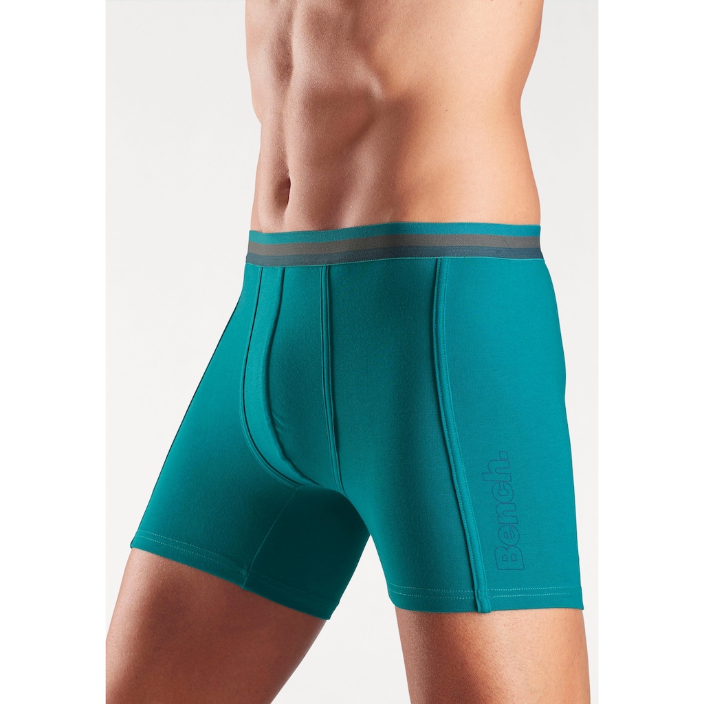 Bench. Langer Boxer, (Packung, 3 St.), Unterhosen mit elastischem Bund und Logodruck auf dem Bein