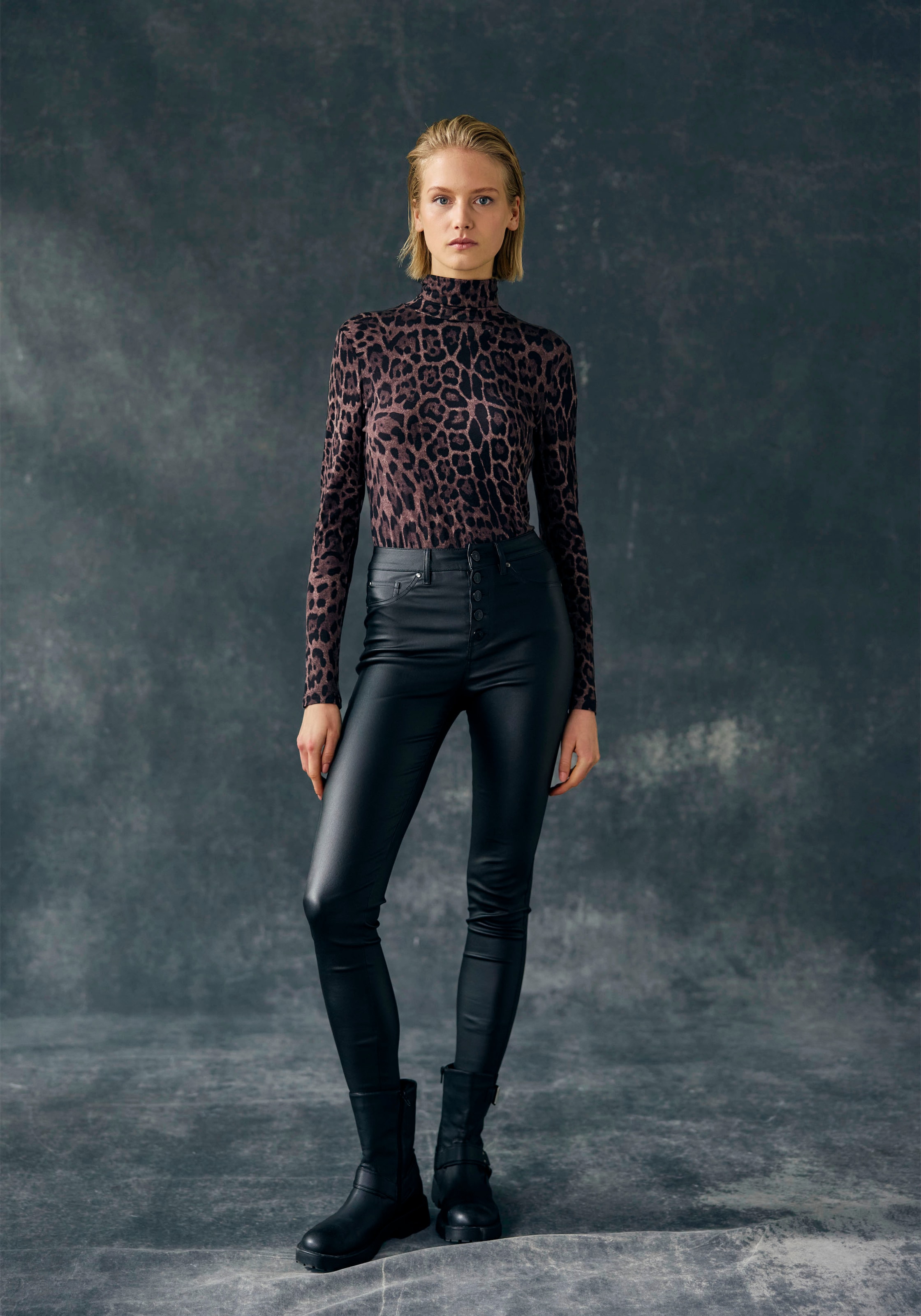 LASCANA T-shirt à col roulé mit Animalprint, Jerseyshirt, modisches Basic