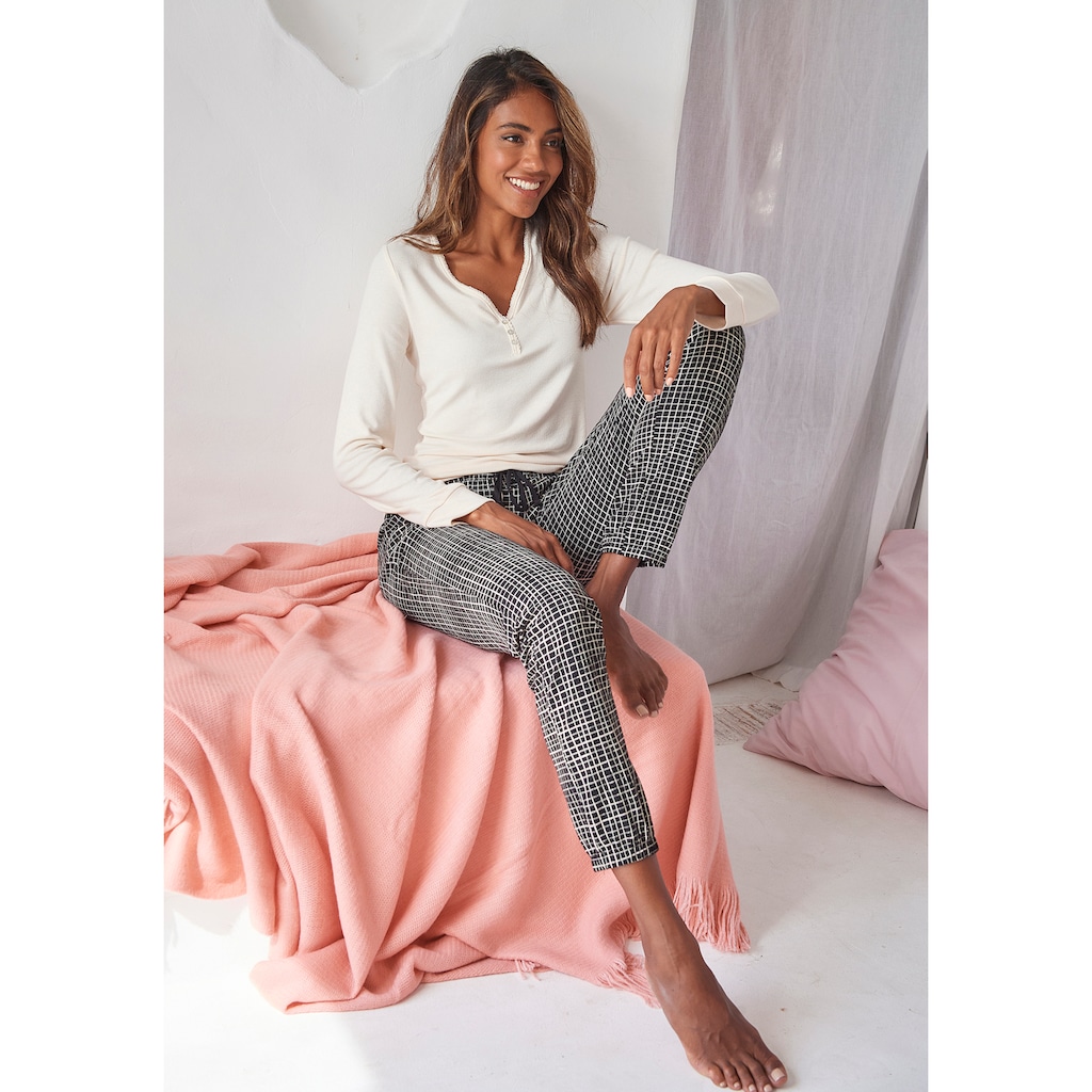 LASCANA Pyjama, (2 tlg.), mit geripptem Langarmshirt