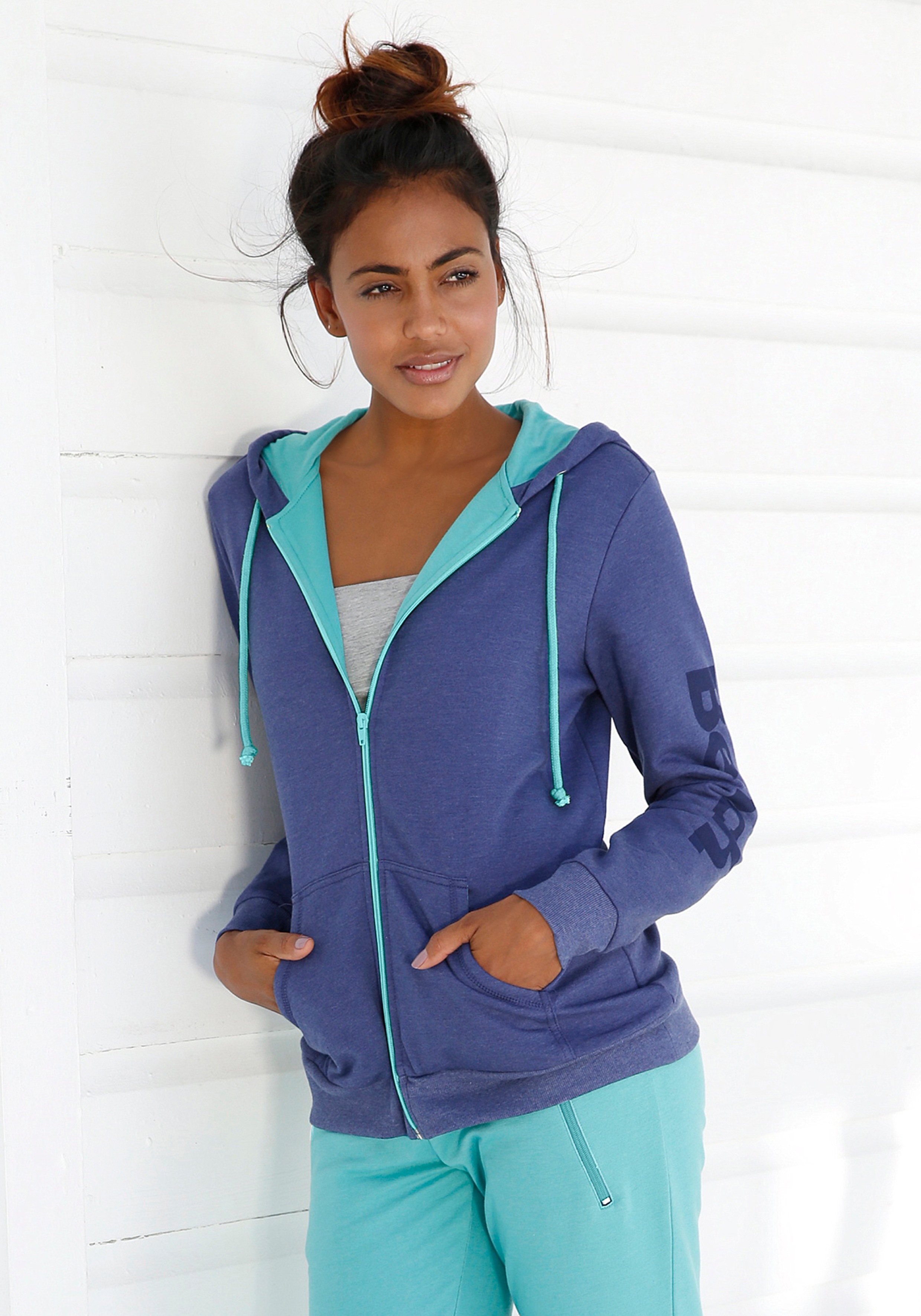 Thumbnail - Bench. Kapuzensweatjacke, mit kontrastfarbenen Details, Loungeanzug