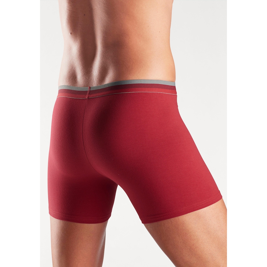 Bench. Langer Boxer, (Packung, 3 St.), Unterhosen mit elastischem Bund und Logodruck auf dem Bein
