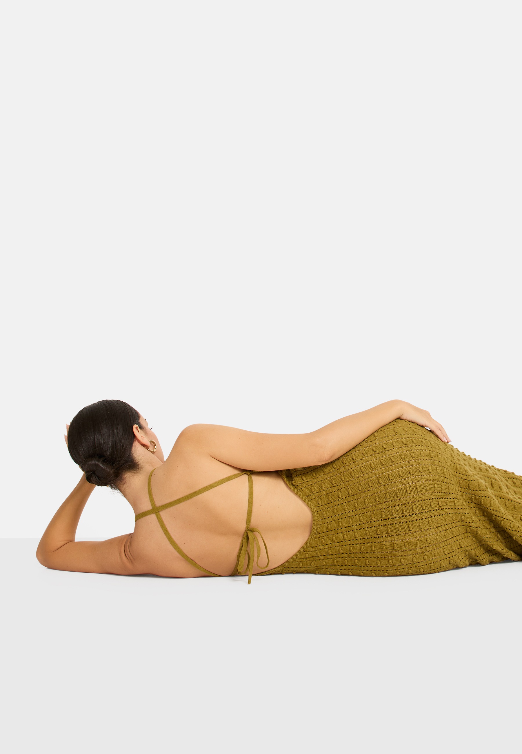 LSCN by LASCANA Robe en tricot »mit tiefem Rückenausschnitt« de longueur midi avec bretelles croisées au dos, robe midi, robe de plage