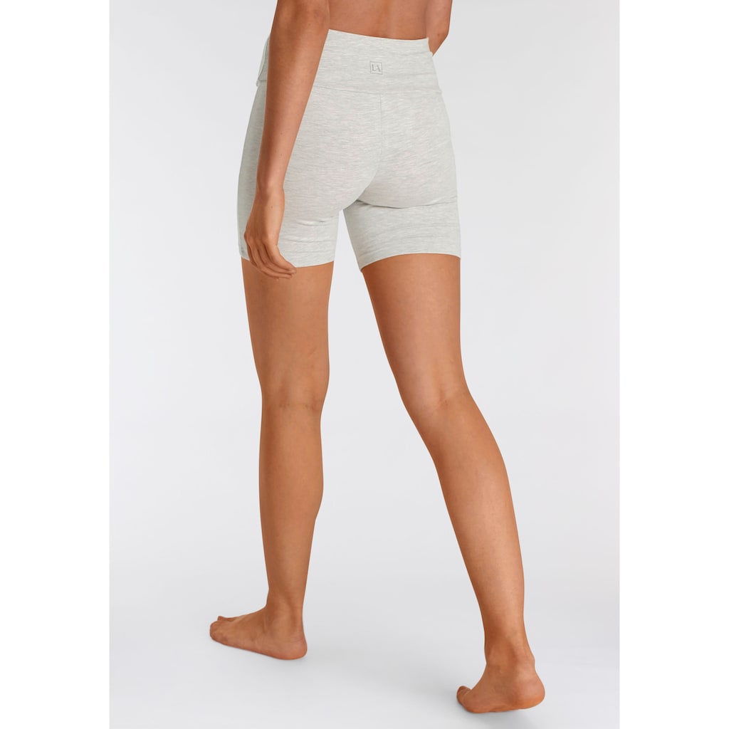 LASCANA Shorts, mit breitem Bündchen und Logodruck