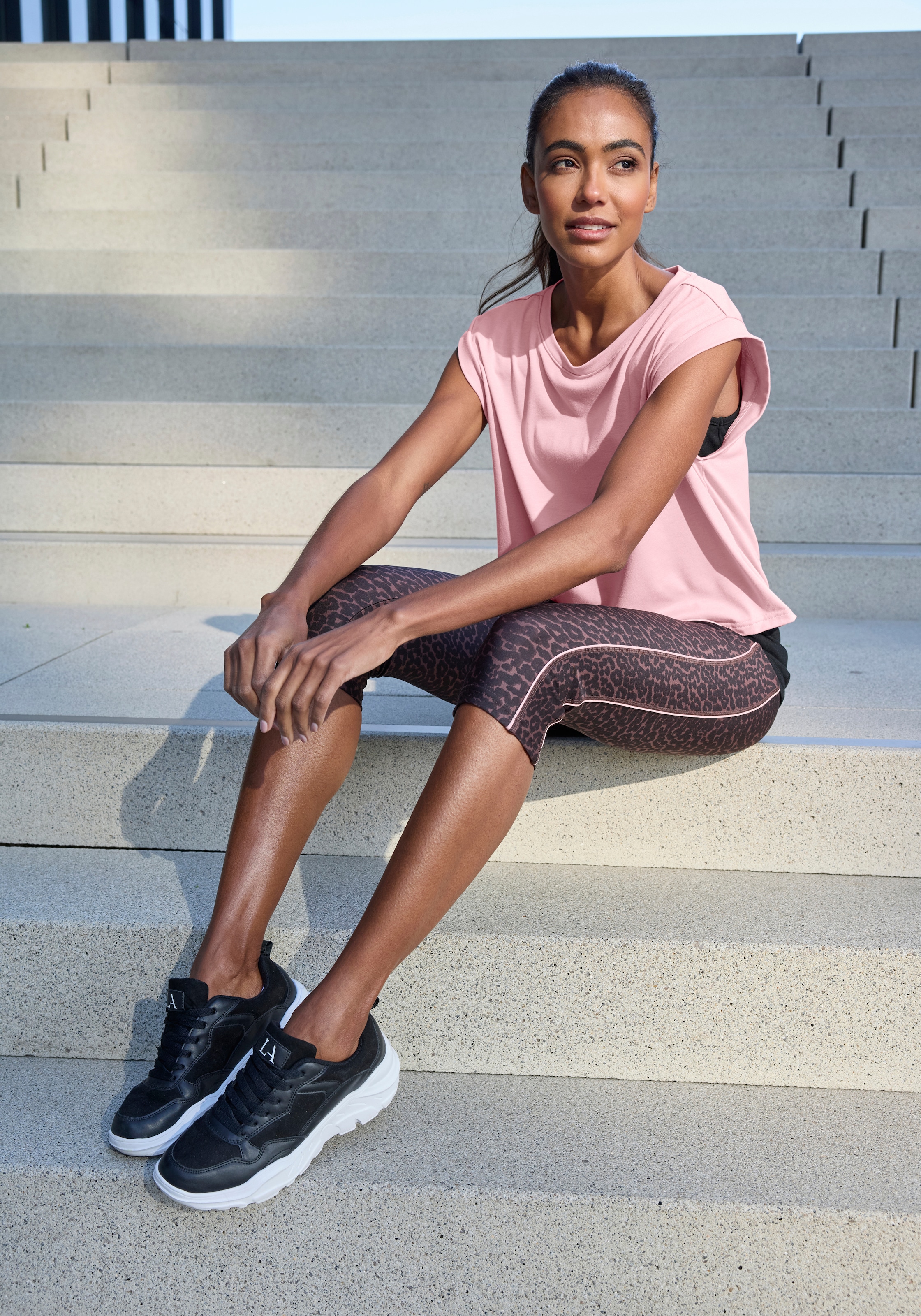 LASCANA ACTIVE 2-in-1-Shirt, im doppellagigen Look
