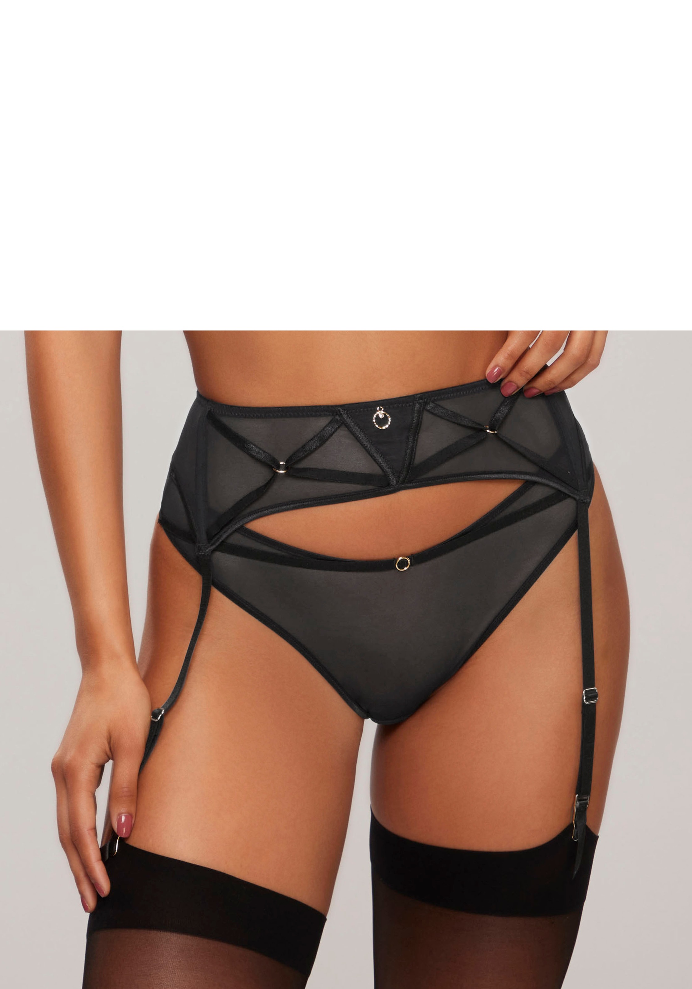 LASCANA String mit aufregendem Bänderdetail und feinem Ringaccessoire