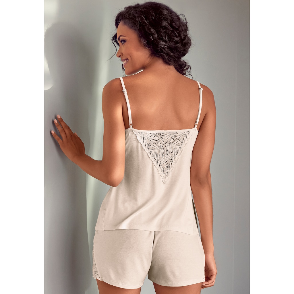 LASCANA Schlafshorts, mit edlen Spitzendetails