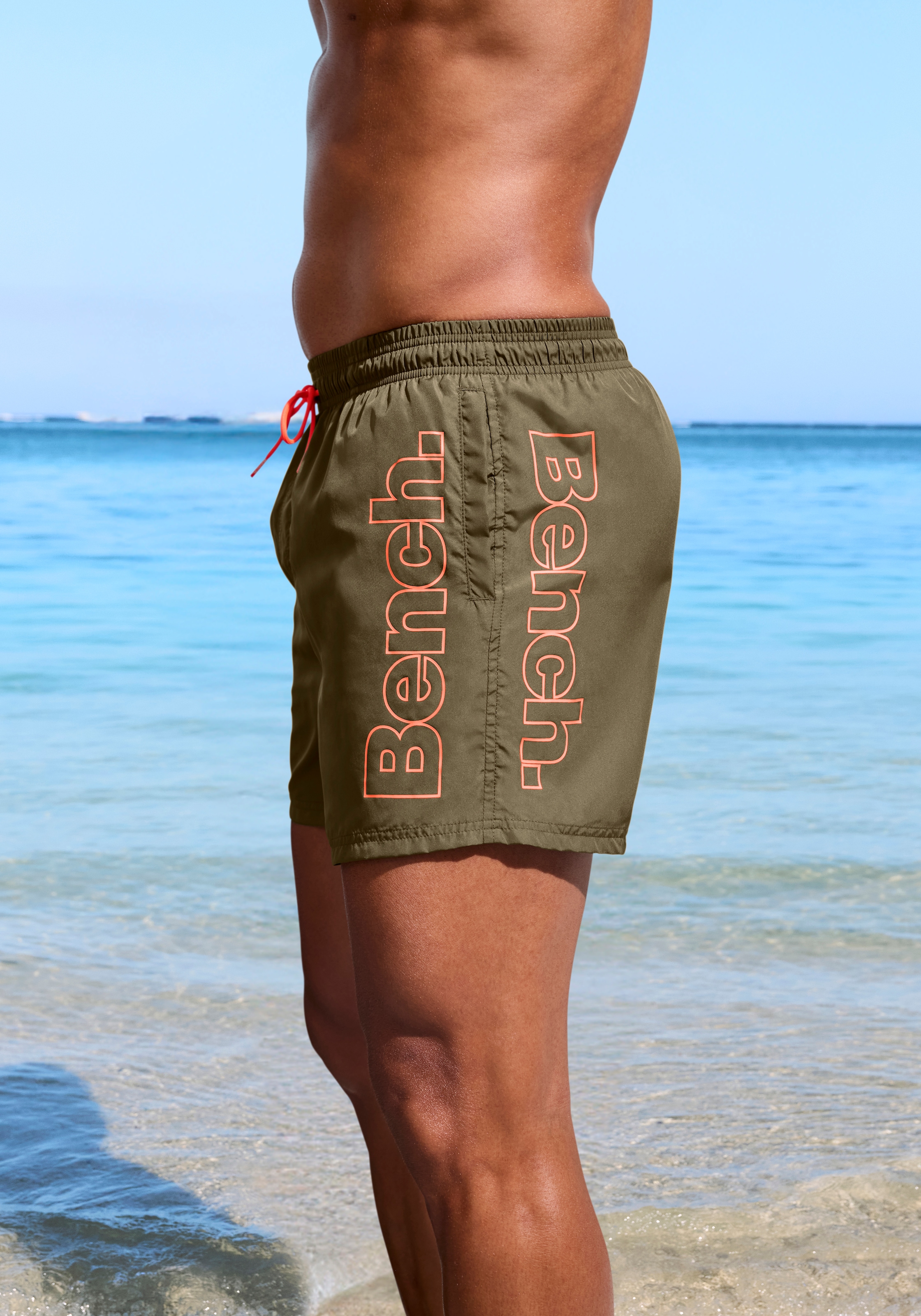 Bench. Short de bain mit Logoschriftzug