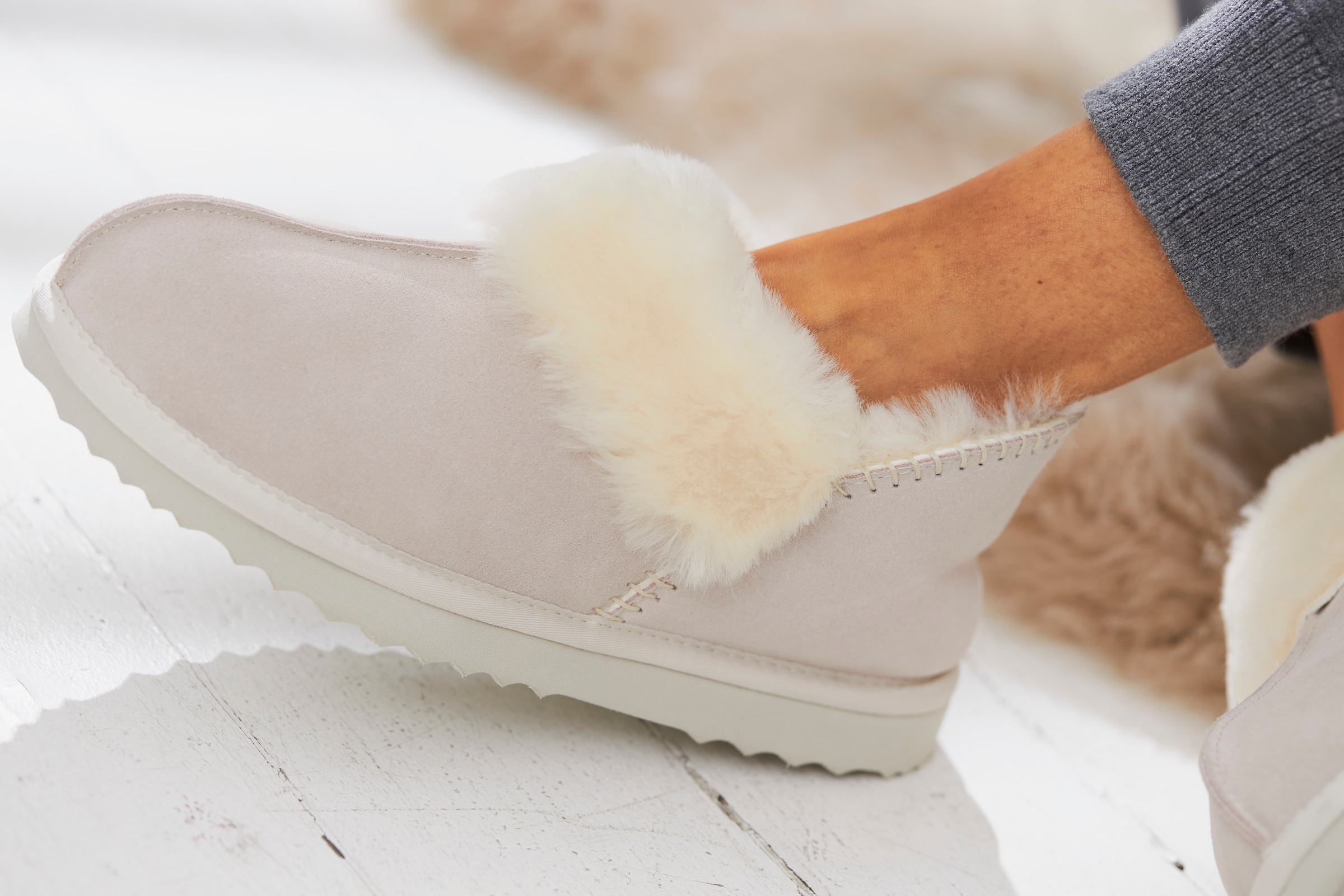 Vivance Hausschuh »Plüsch Hausschuh, Pantolette, Pantoffel, Homeslippers«  Plüsch Hausschuh, Pantolette, Pantoffel aus Lammfell