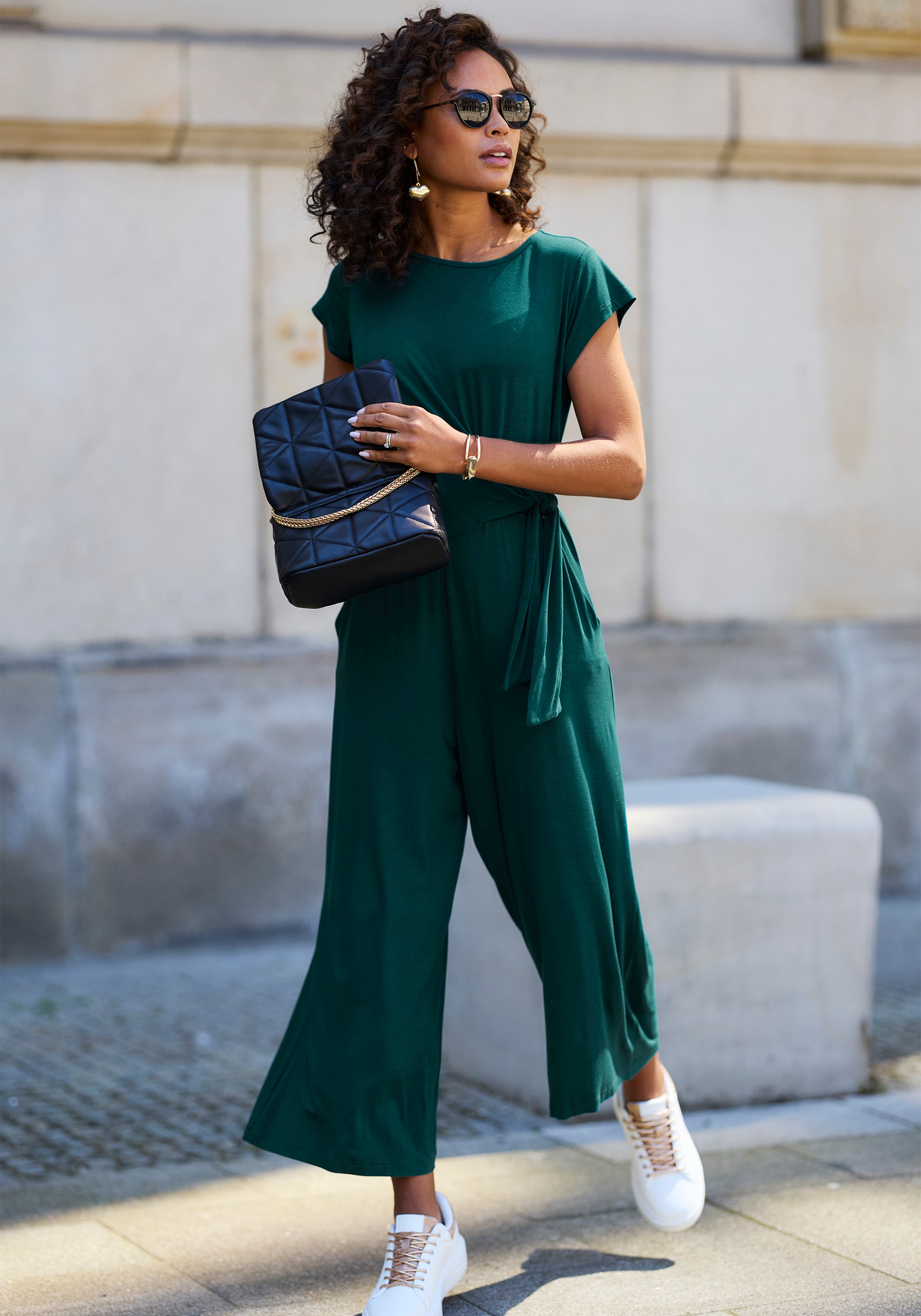 LASCANA Culotte-Overall mit Knotendetail in der Taille, femininer Jumpsuit, festlich