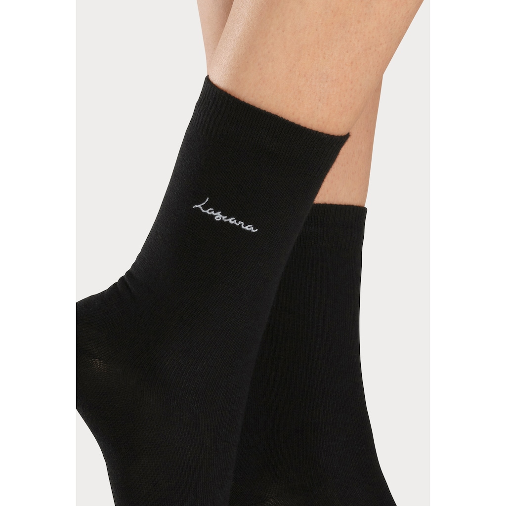 LASCANA Basicsocken, (Box, 7 Paar), mit hochwertiger Logo Stickerei