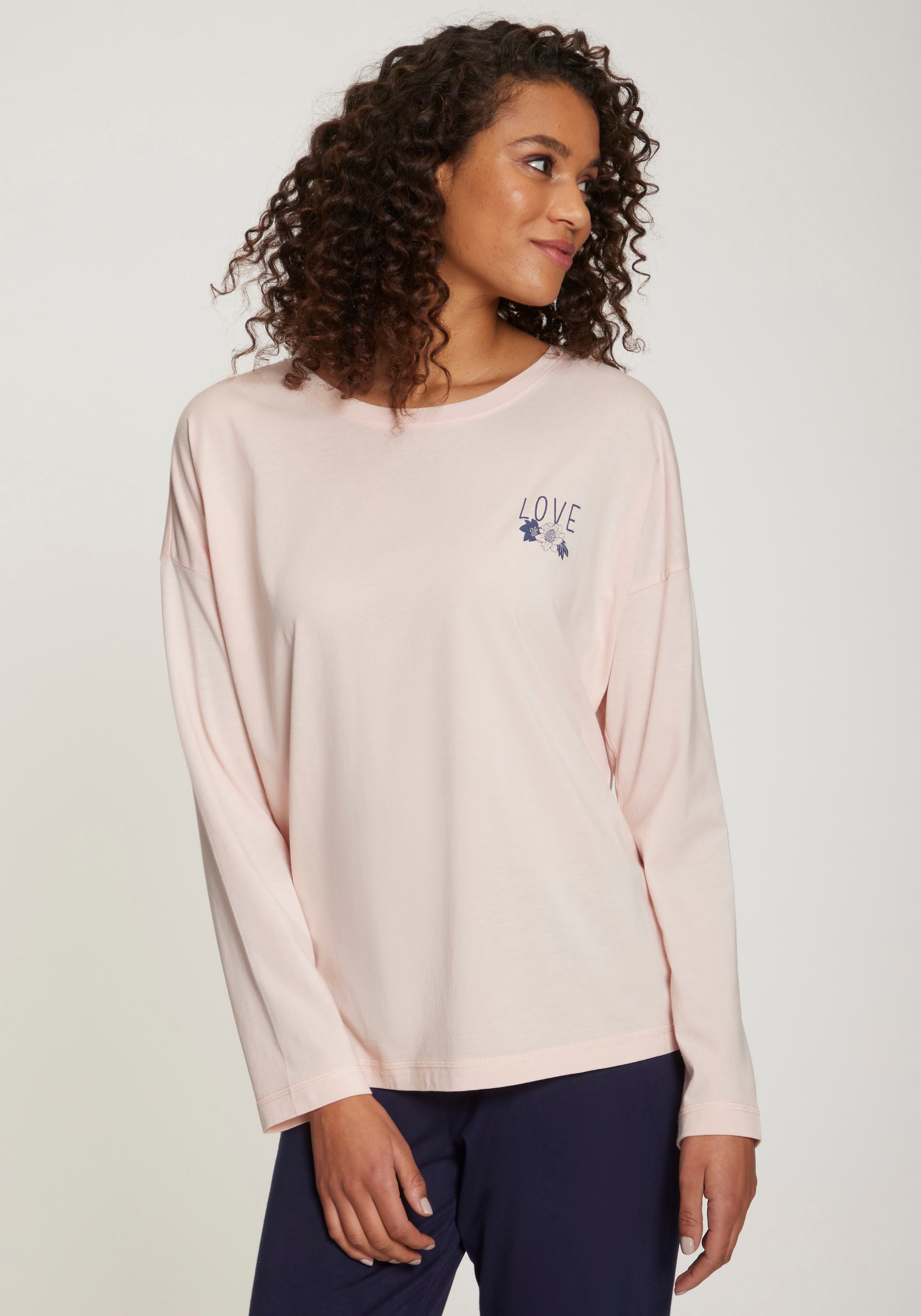 Vivance Dreams Langarmshirt, mit kleinem Brust-Print