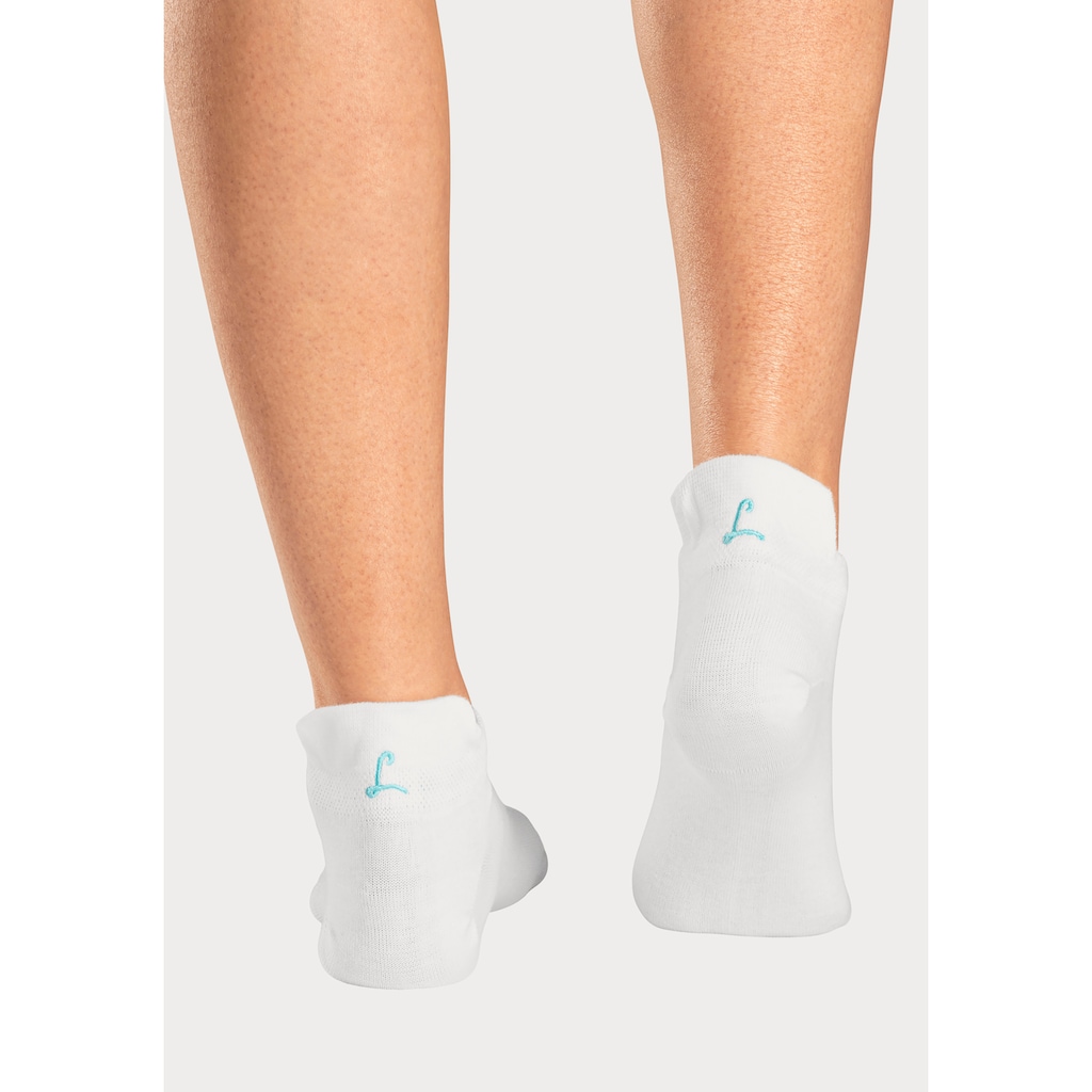 LASCANA Sneakersocken, (Box, 7 Paar, Box), mit kleiner Stickerei