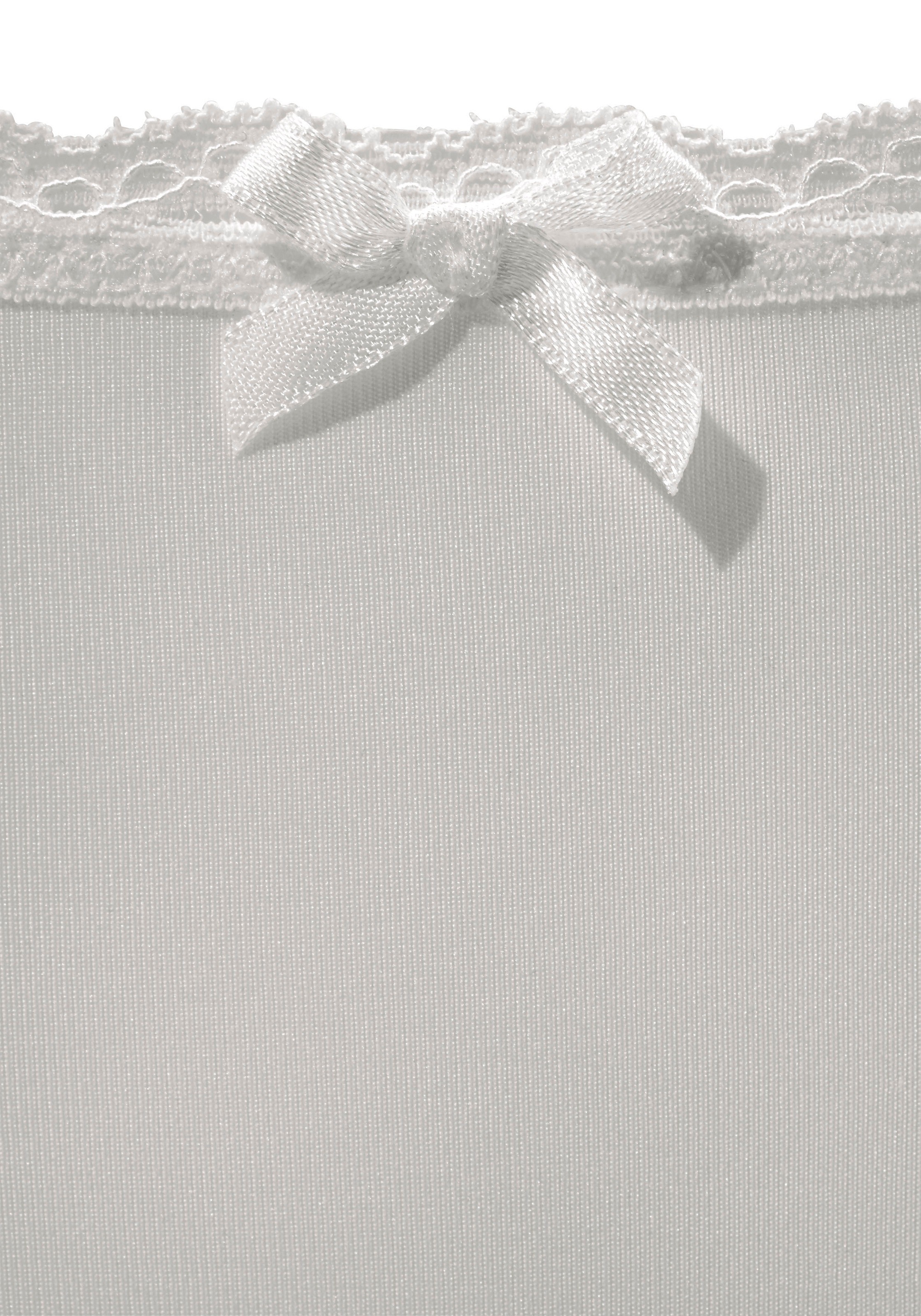LASCANA Panty, mit zarter Spitze