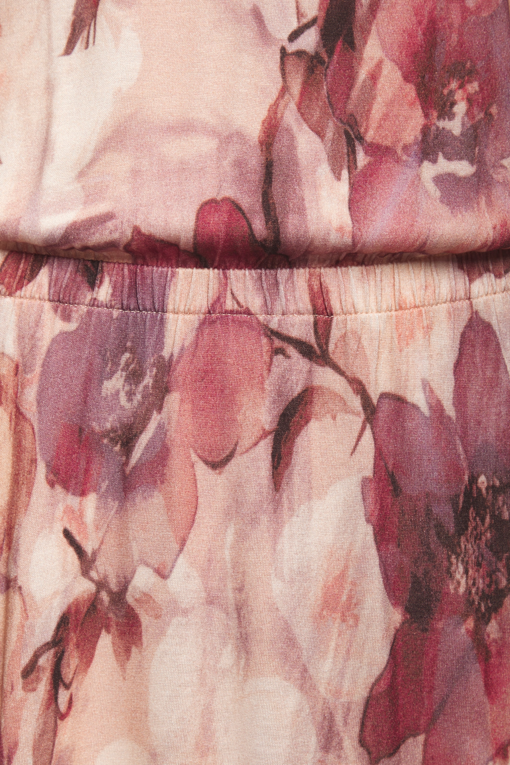 LASCANA Robe en jersey »mit Blumendruck aus Viskose« Poches dans les coutures latérales robe d'été courte, robe imprimée, robe de plage au-dessus du genou, décontractée