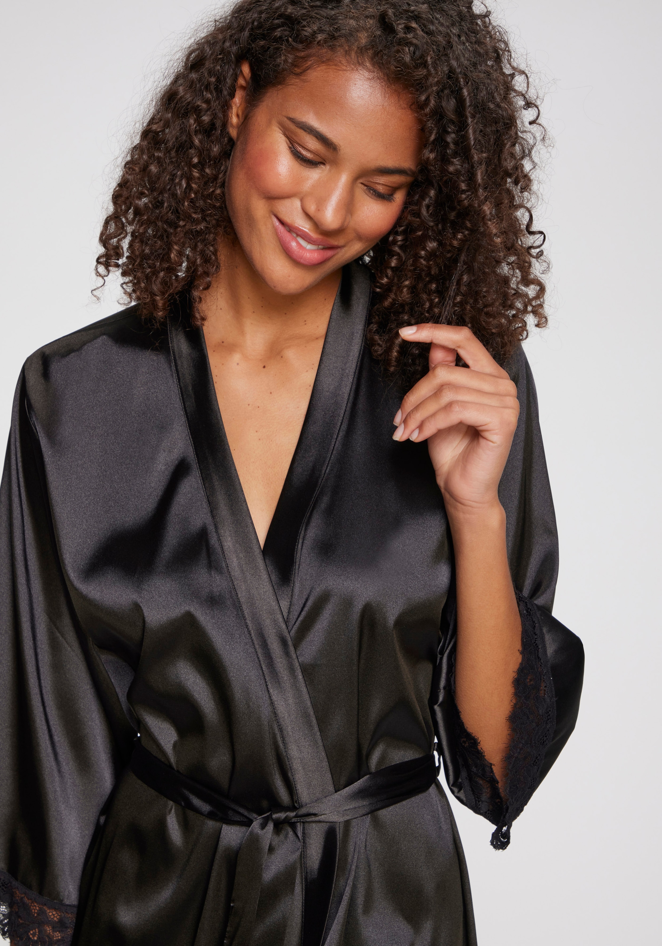 LASCANA Kimono Mit spitze besetzte Ärmel