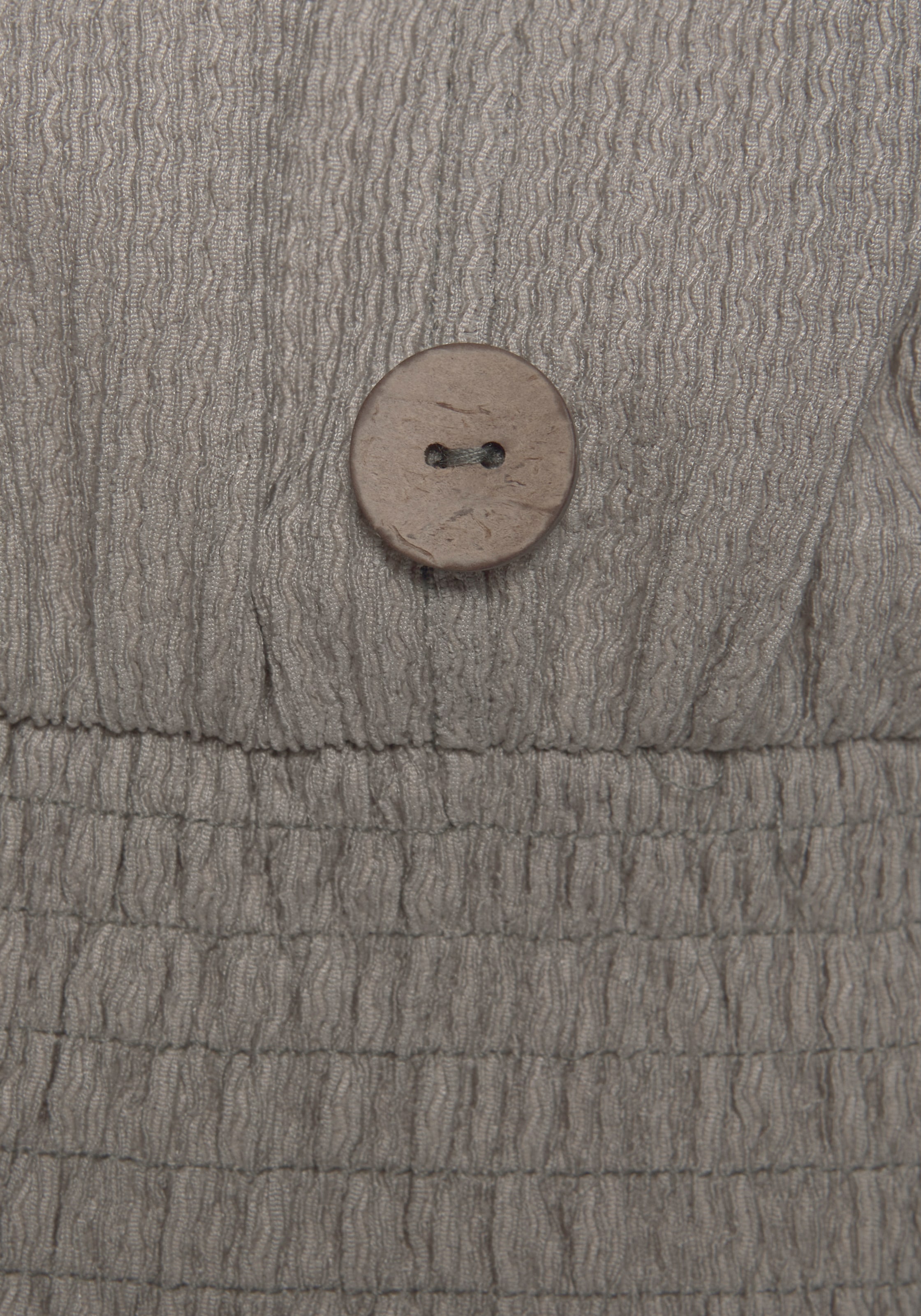LASCANA V-Shirt, mit breitem Smoksaum und Kopfleiste, Blusenshirt, sommerlich