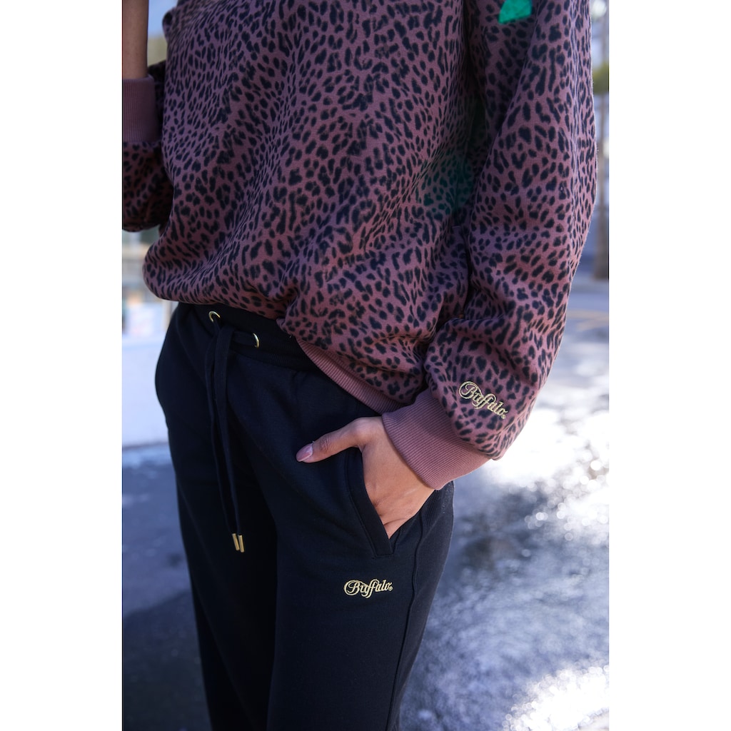 Buffalo Sweathose, mit aufwendiger Logostickerei