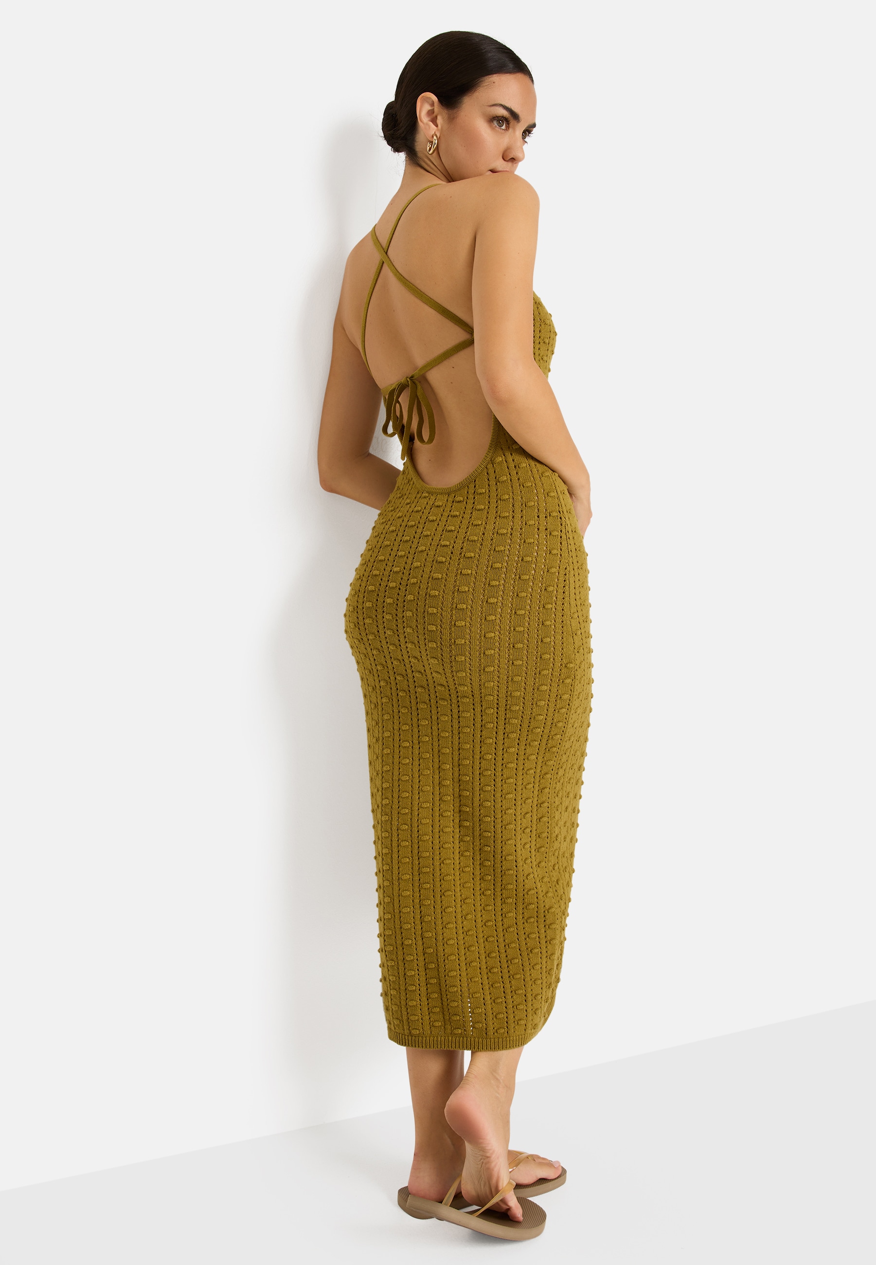 LSCN by LASCANA Robe en tricot »mit tiefem Rückenausschnitt« de longueur midi avec bretelles croisées au dos, robe midi, robe de plage