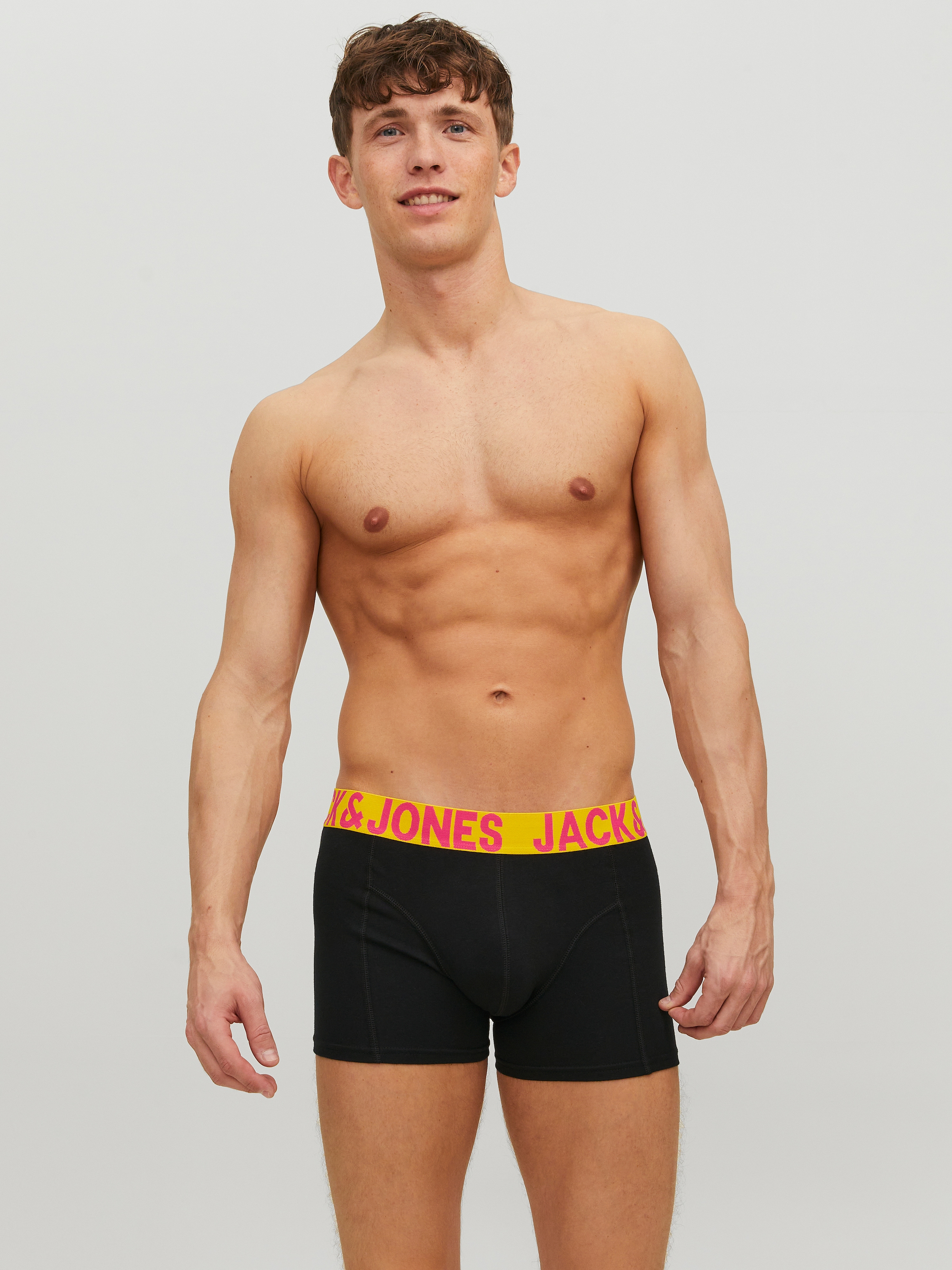 Jack & Jones Boxer »JACCRAZY im Dreierpack mit kontrastfarbenem Bund und Stretchkomfort«, 3 cuis unifarben mit Farbeinsatz, modisch, eng anliegend, Baumwollmischung