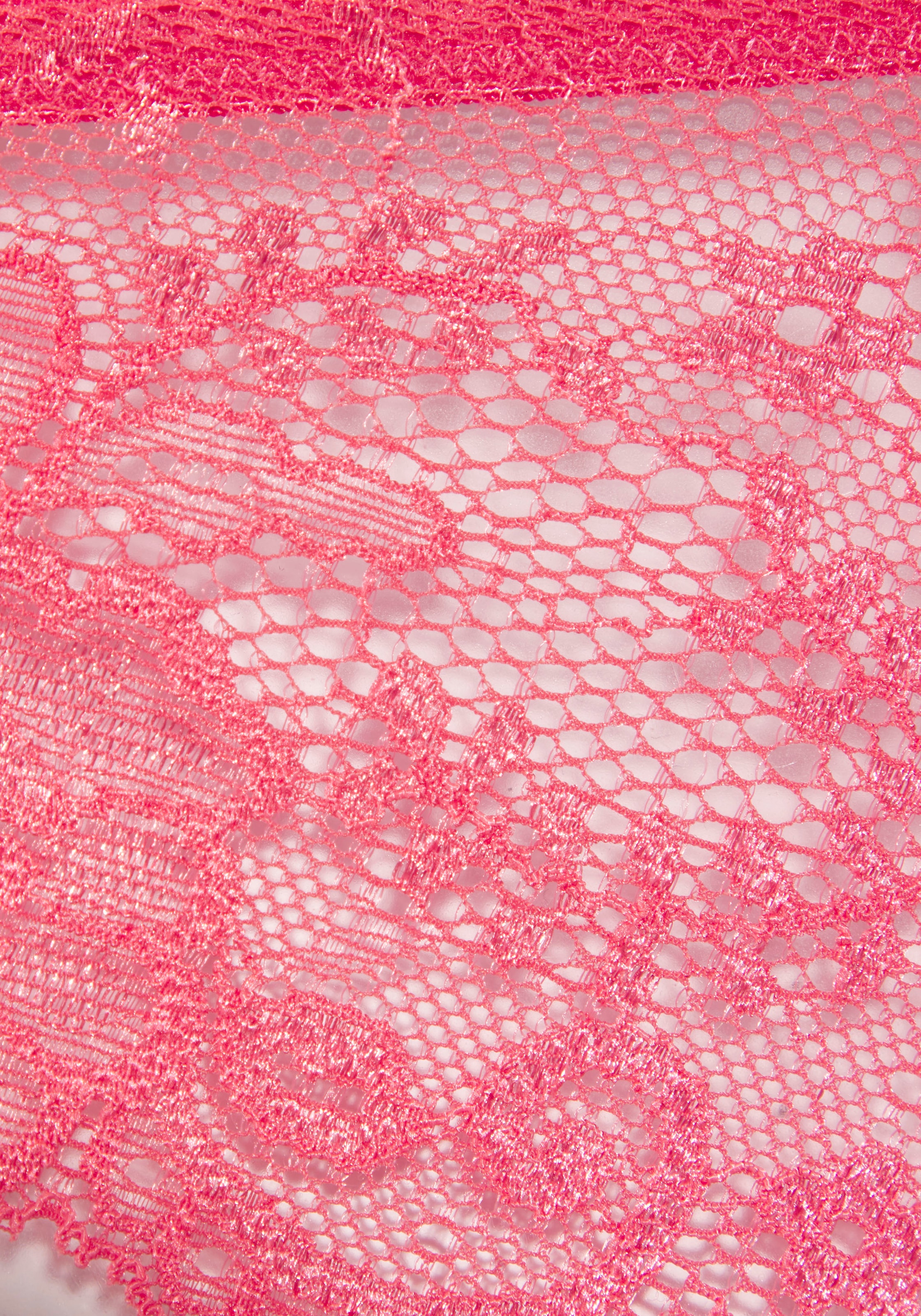 LASCANA String, aus schöner Vollspitze und Schleife