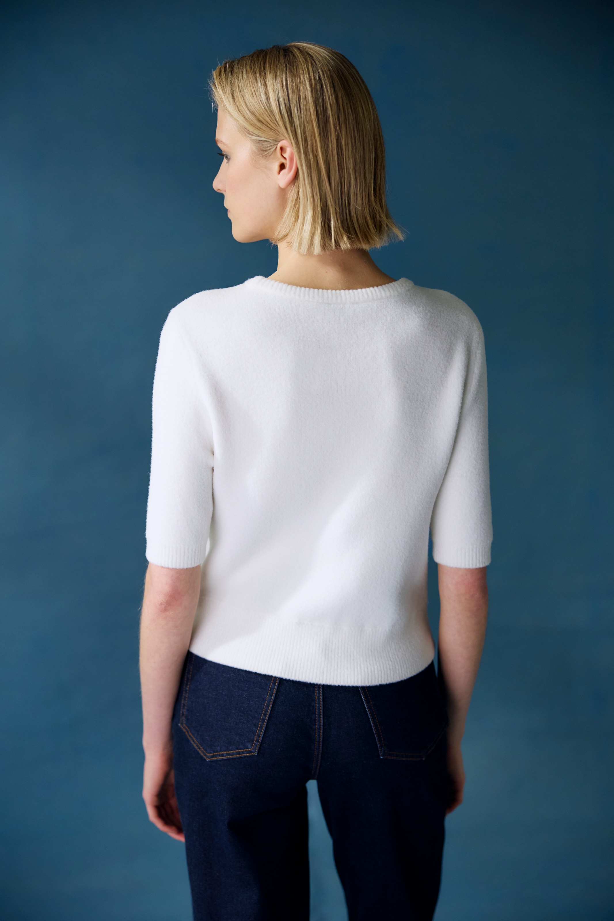 LASCANA Kurzarmpullover, flauschiger Strickpullover, figurnaher Schnitt