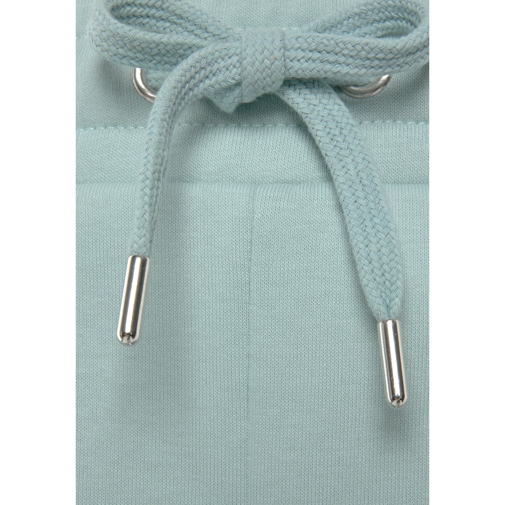 LASCANA Relaxshorts, mit seitlichen Taschen und Logostickerei, Loungewear
