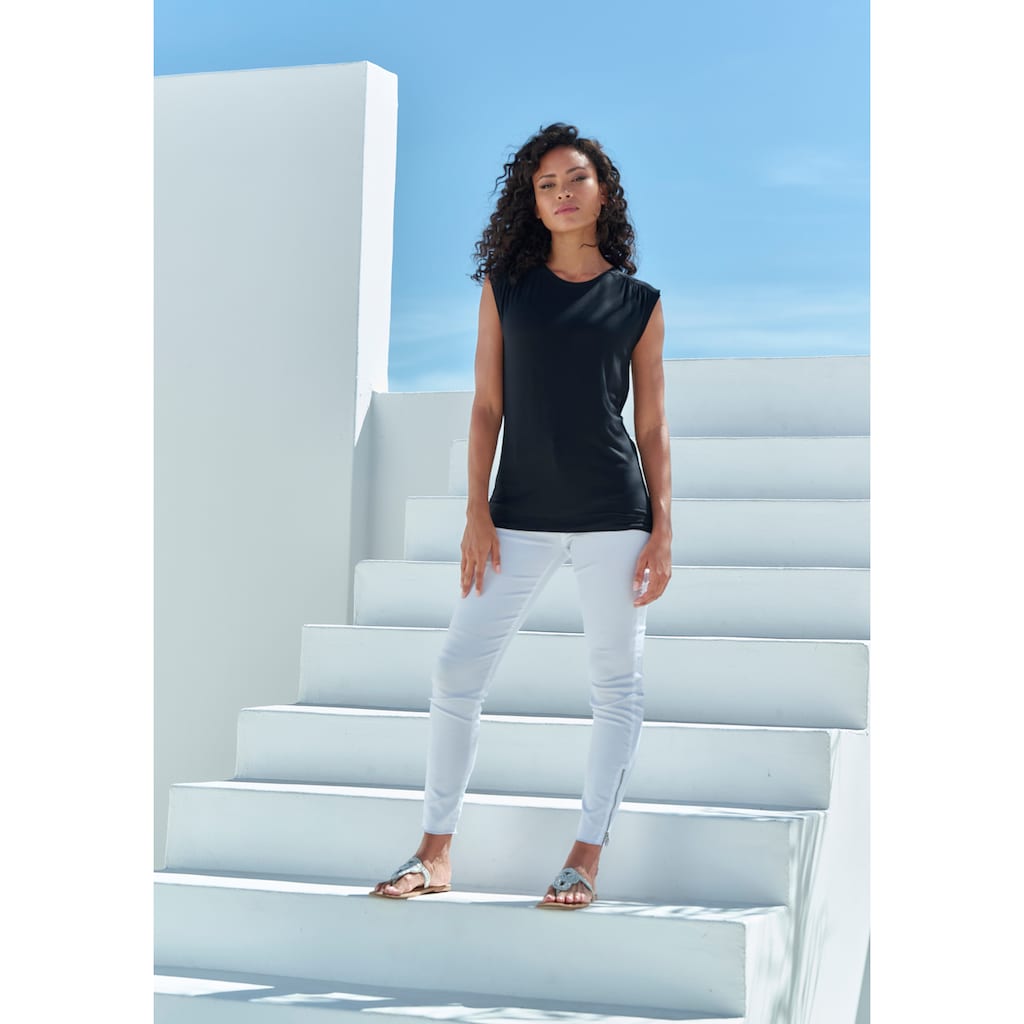 LASCANA Shirttop »mit dekorativer Schulterraffung«, aus weichem Viskose-Stretch