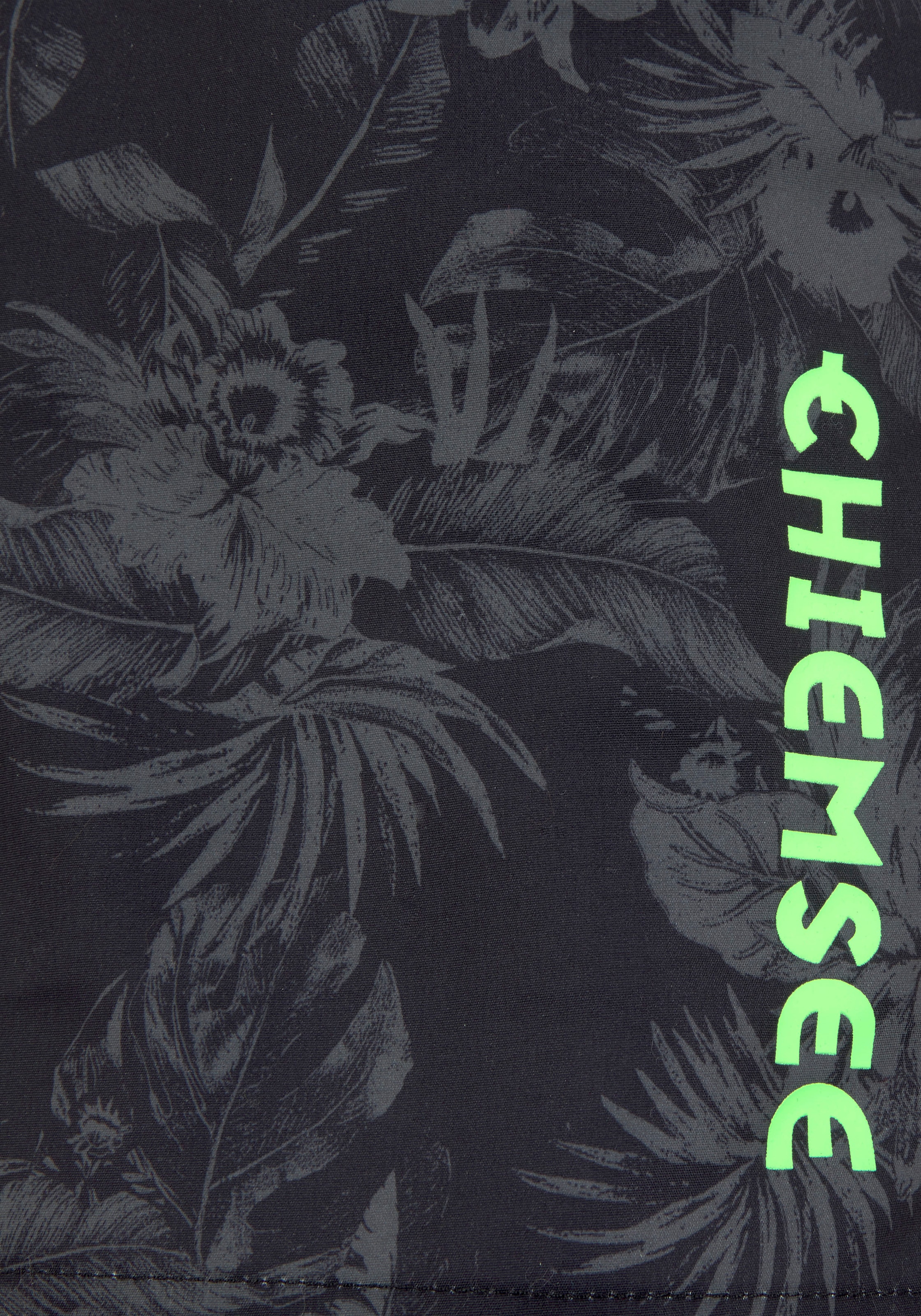 Chiemsee Badeshorts »Esra Kids« mit kontrastfarbenen Logodruck