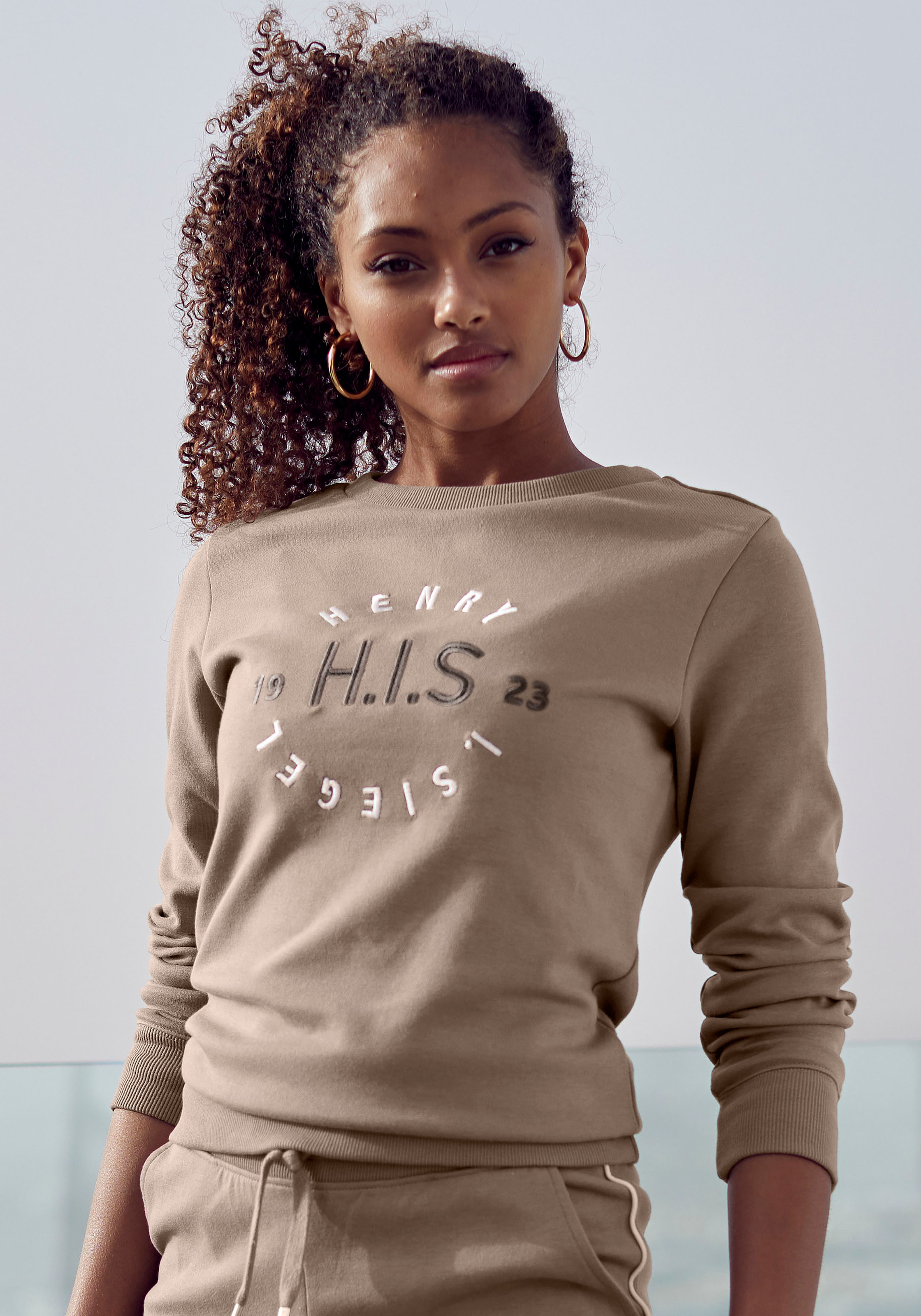 H.I.S Sweatshirt, mit grosser Logo Stickerei, Loungewear