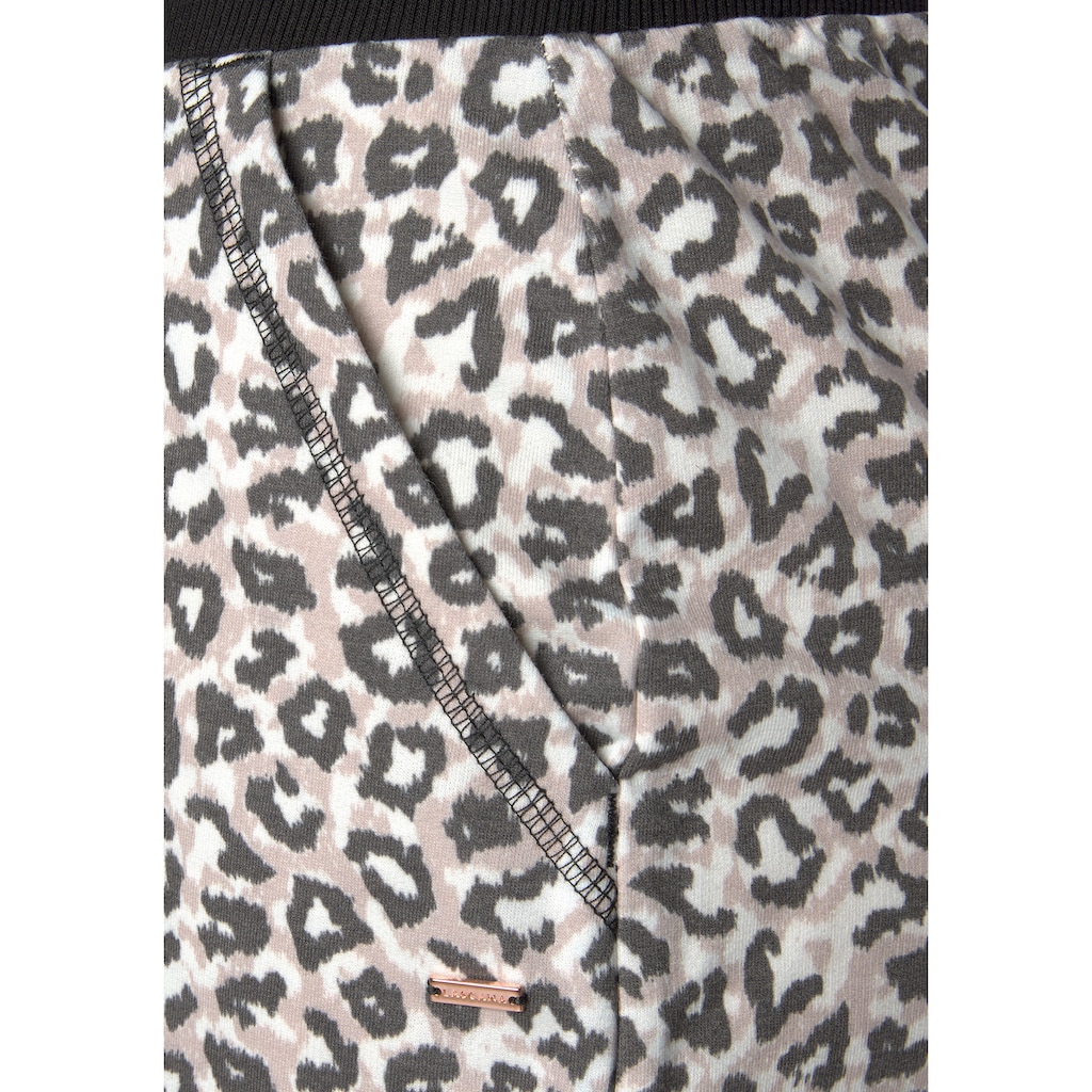 LASCANA Shorts, mit Rippbündchen und Umschlagsaum