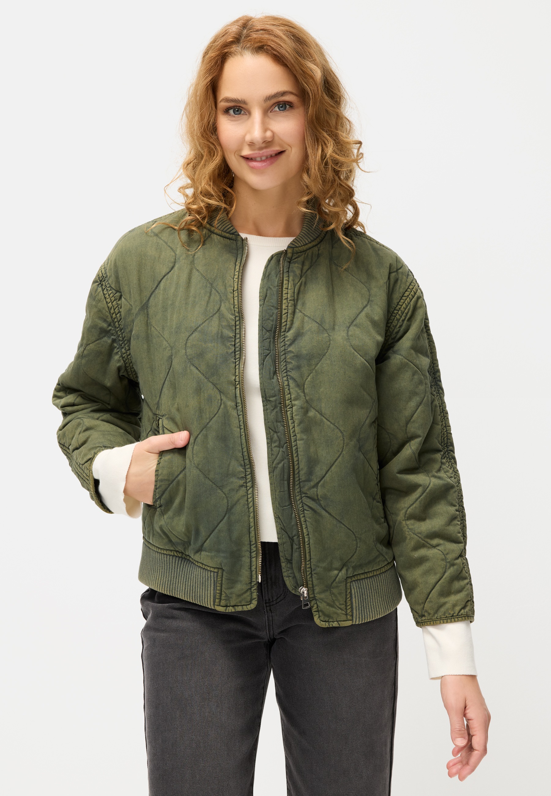 LASCANA Steppjacke in modischer Optik mit Taschen, Bomber-Design