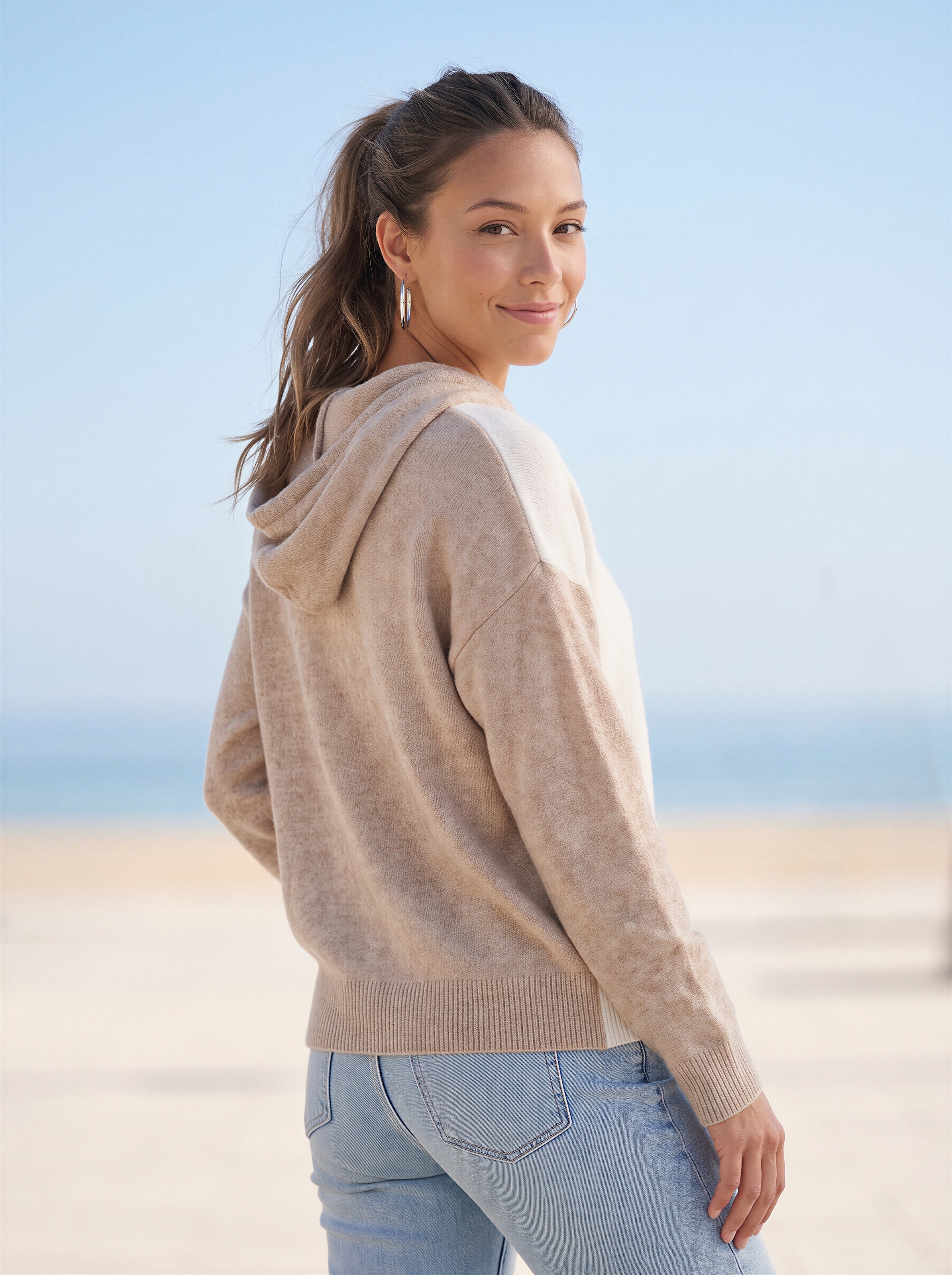 Vivance Kapuzenpullover »in lässiger Colorblock-Optik aus softer Strickware« Pullover mit Kapuze, Kuschelpullover, locker und kaschierender Schnitt