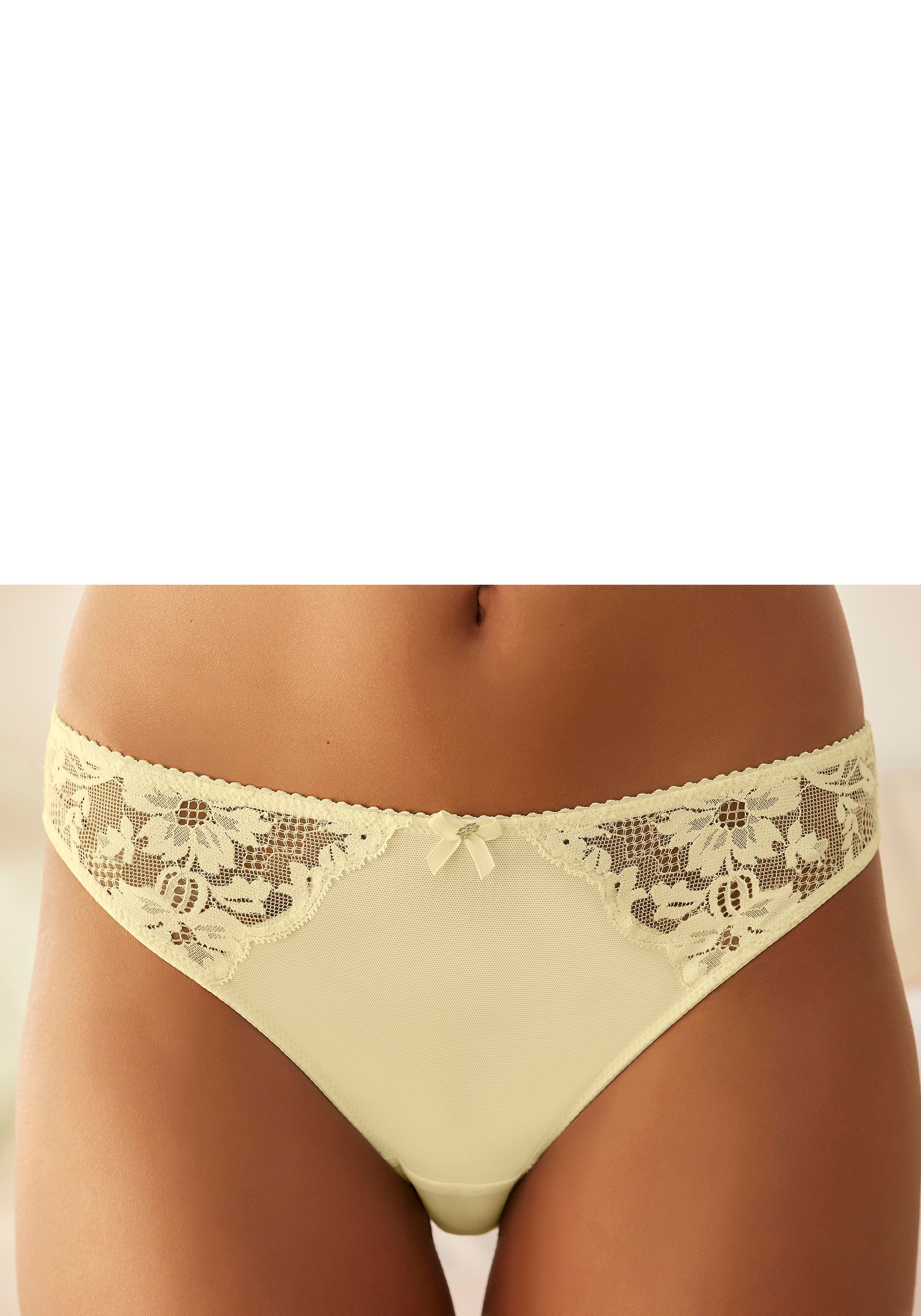 LASCANA Tanga, aus floraler Spitze in dezent transparenter Optik