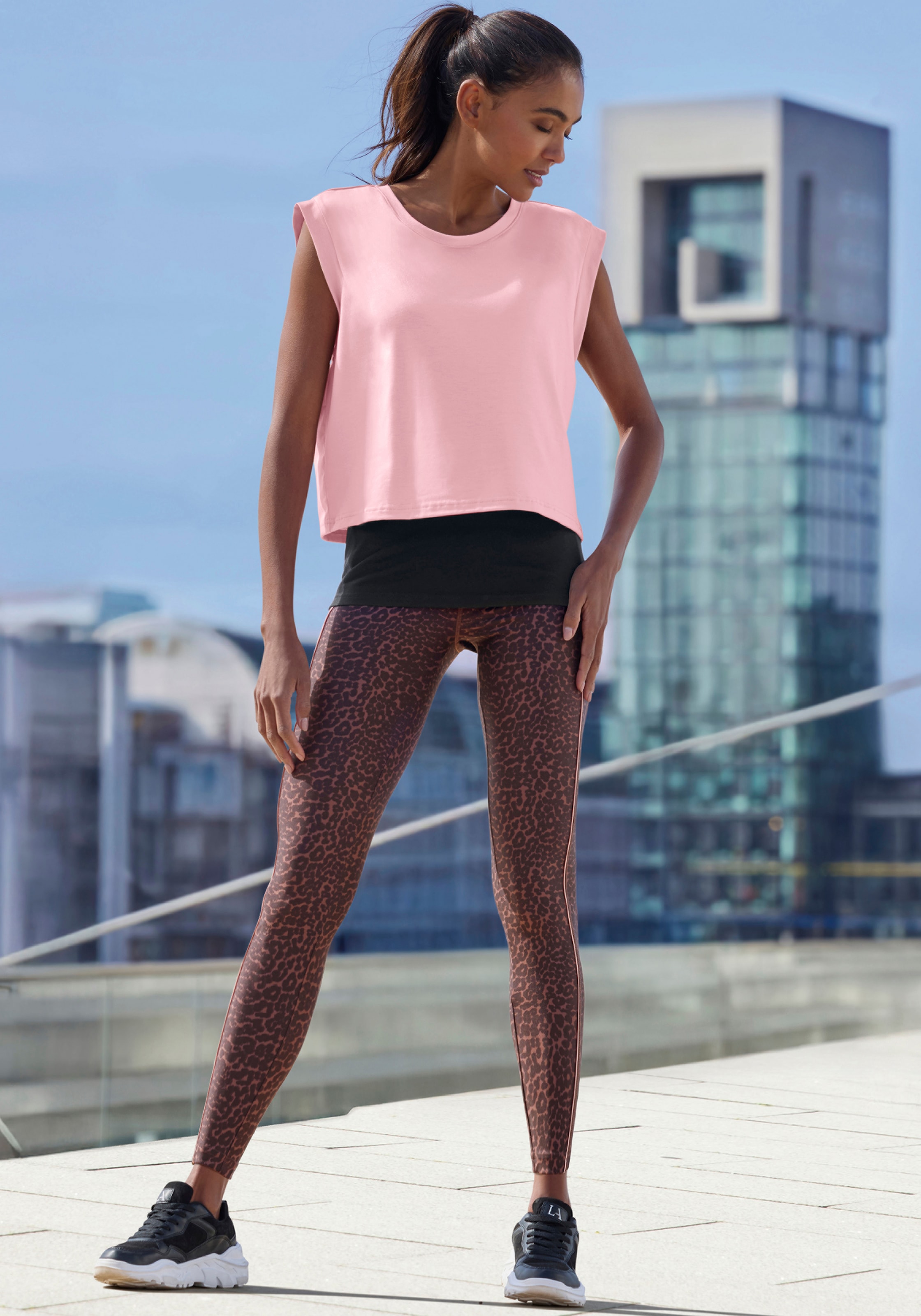LASCANA ACTIVE 2-in-1-Shirt, im doppellagigen Look