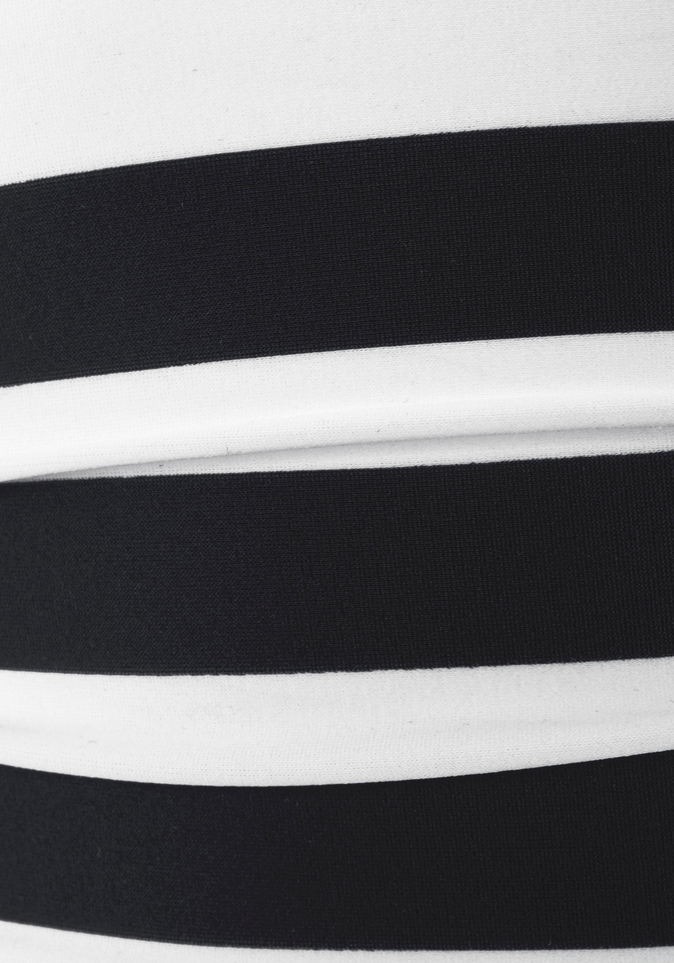 Bench. Badeanzug mit trendigen Streifen