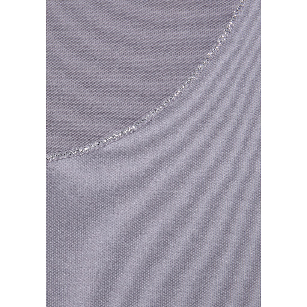 LASCANA Rundhalsshirt »mit eleganten Glitzerabschlüssen«, aus pflegeleichter Qualität