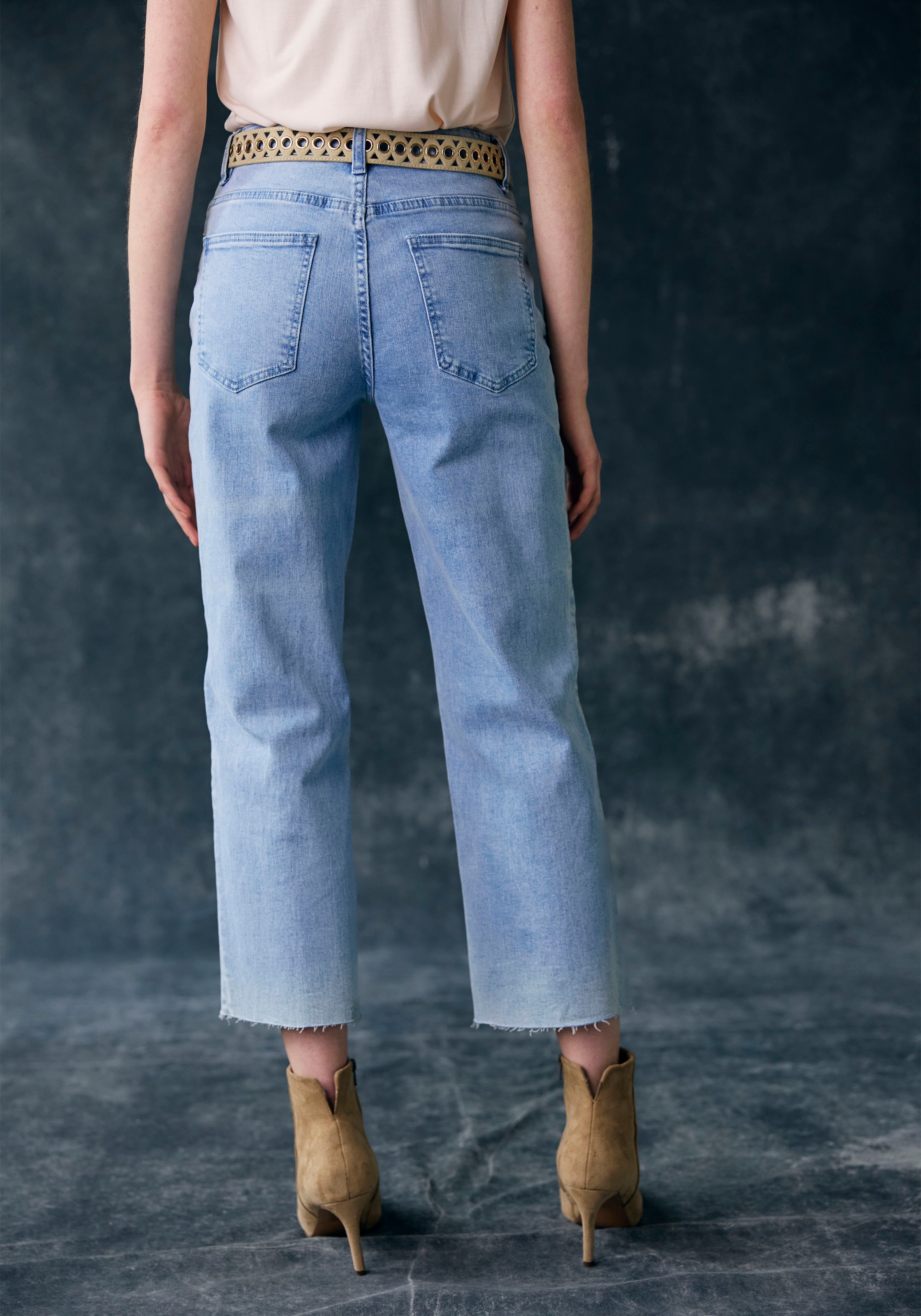 Buffalo Jeans large »aus weichem Baumwoll-Denim« ourlet des jambes légèrement effiloché, culotte longueur 7/8, confortable