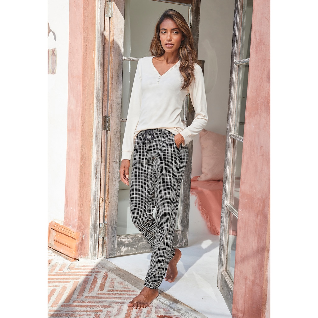LASCANA Pyjama, (2 tlg.), mit geripptem Langarmshirt