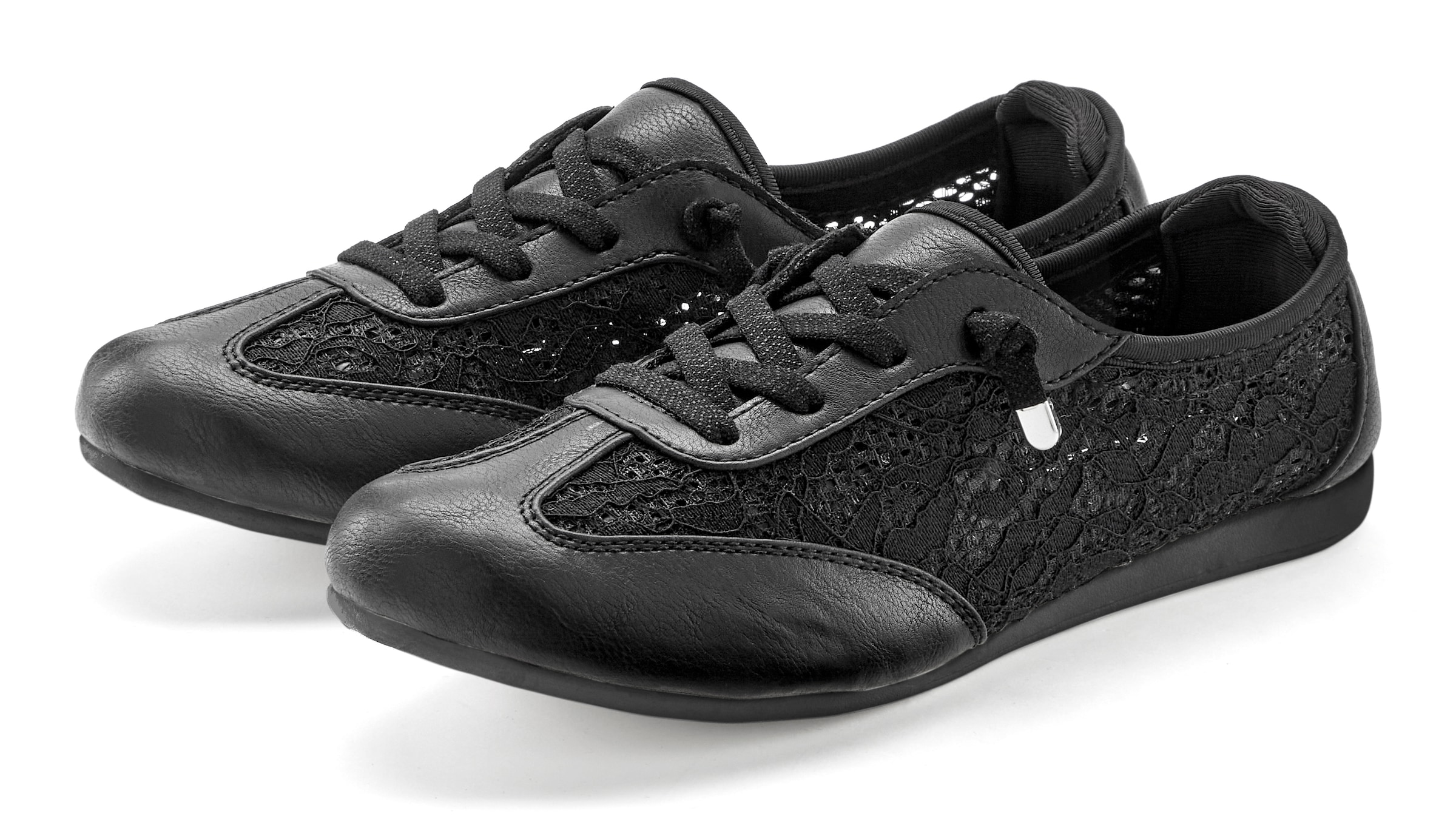 LASCANA Sneaker »Freizeitschuh, Halbschuh mit modischen Spitzendetails« zum Reinschlüpfen mit elastischen Schnürbändern VEGAN