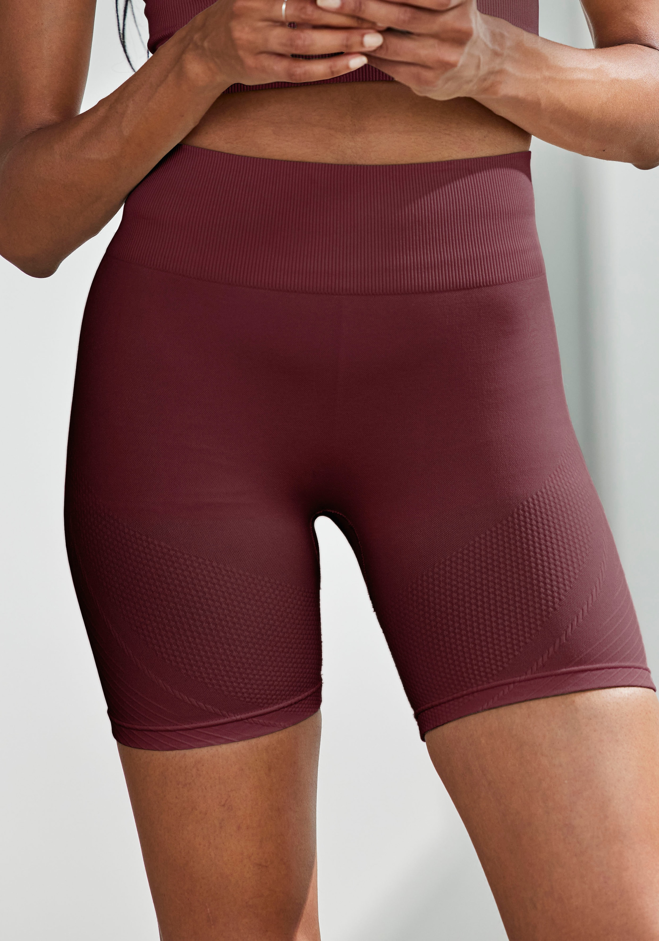 LASCANA Funktionsshorts »Po Push Up«, mit Rippstruktur und Shapingeffekt, Sportshorts
