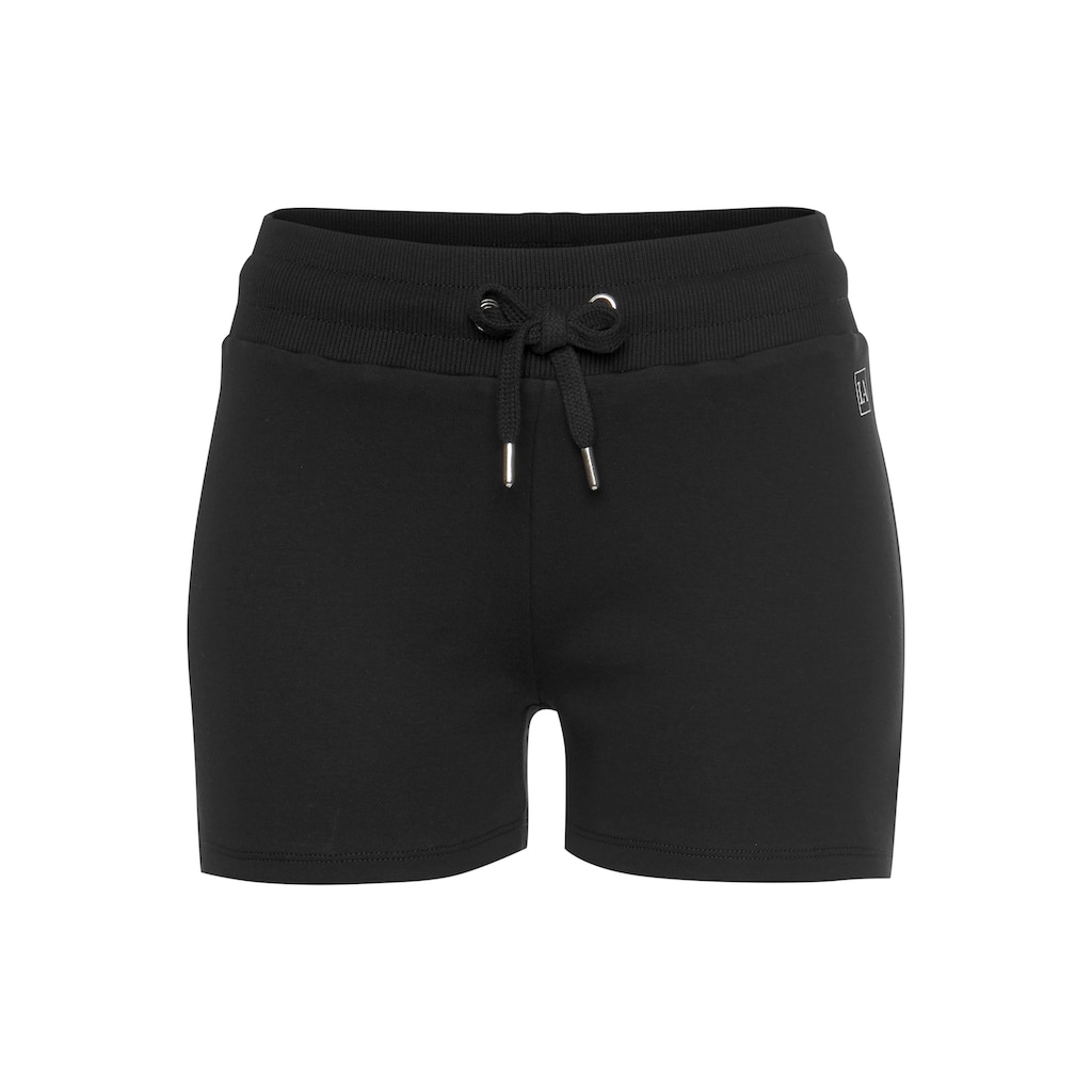 LASCANA ACTIVE Shorts, mit kleinen Seitenschlitzen