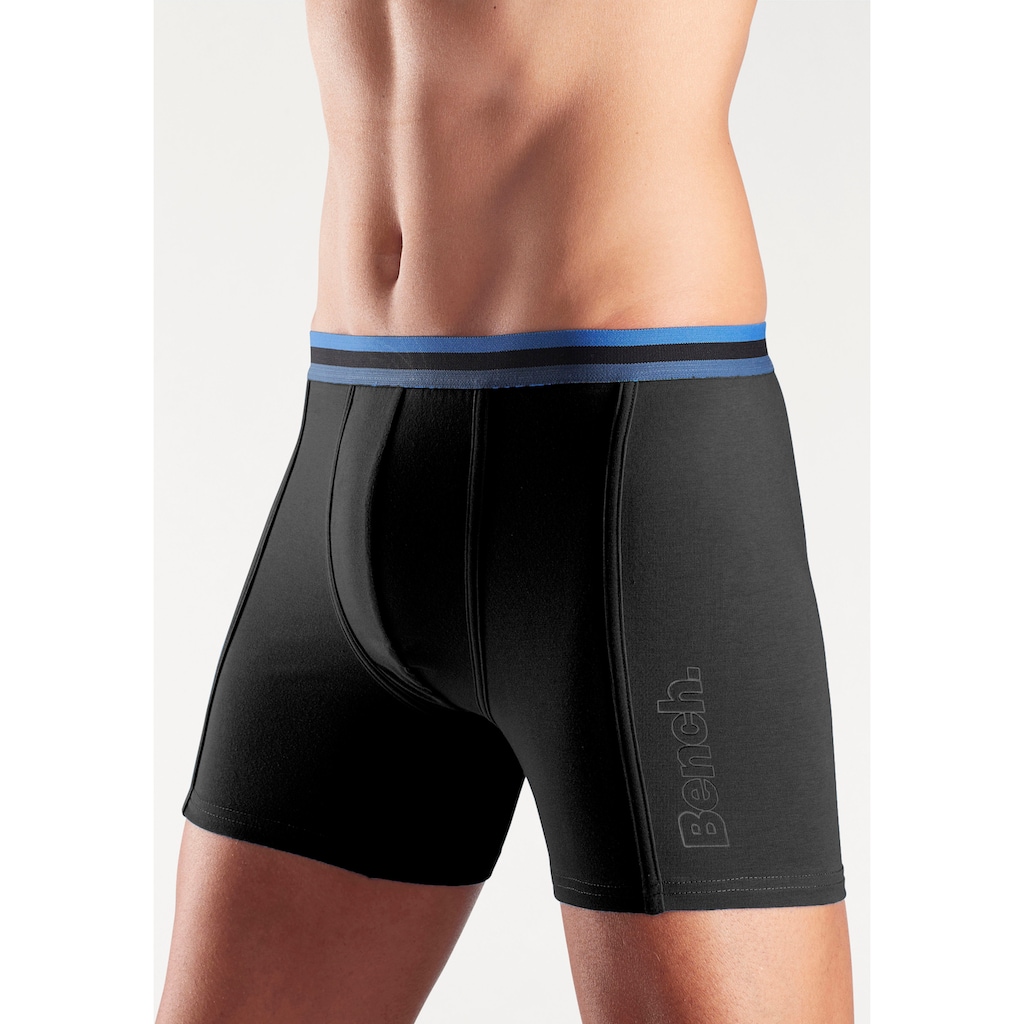 Bench. Langer Boxer, (Packung, 3 St.), Unterhosen mit elastischem Bund und Logodruck auf dem Bein
