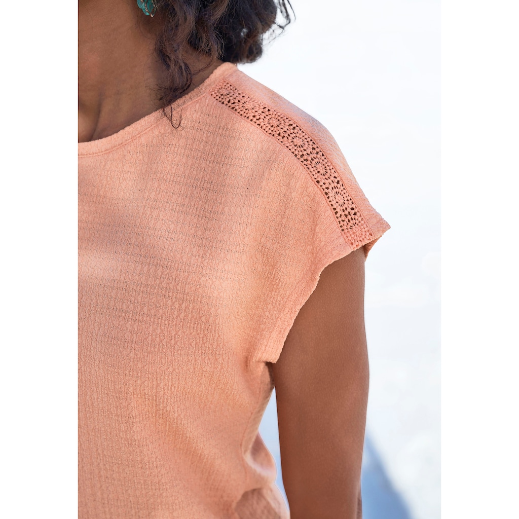 Vivance Kurzarmshirt »mit dekorativem Häkeleinsatz«, aus bügelfreier Crêpe-Qualität