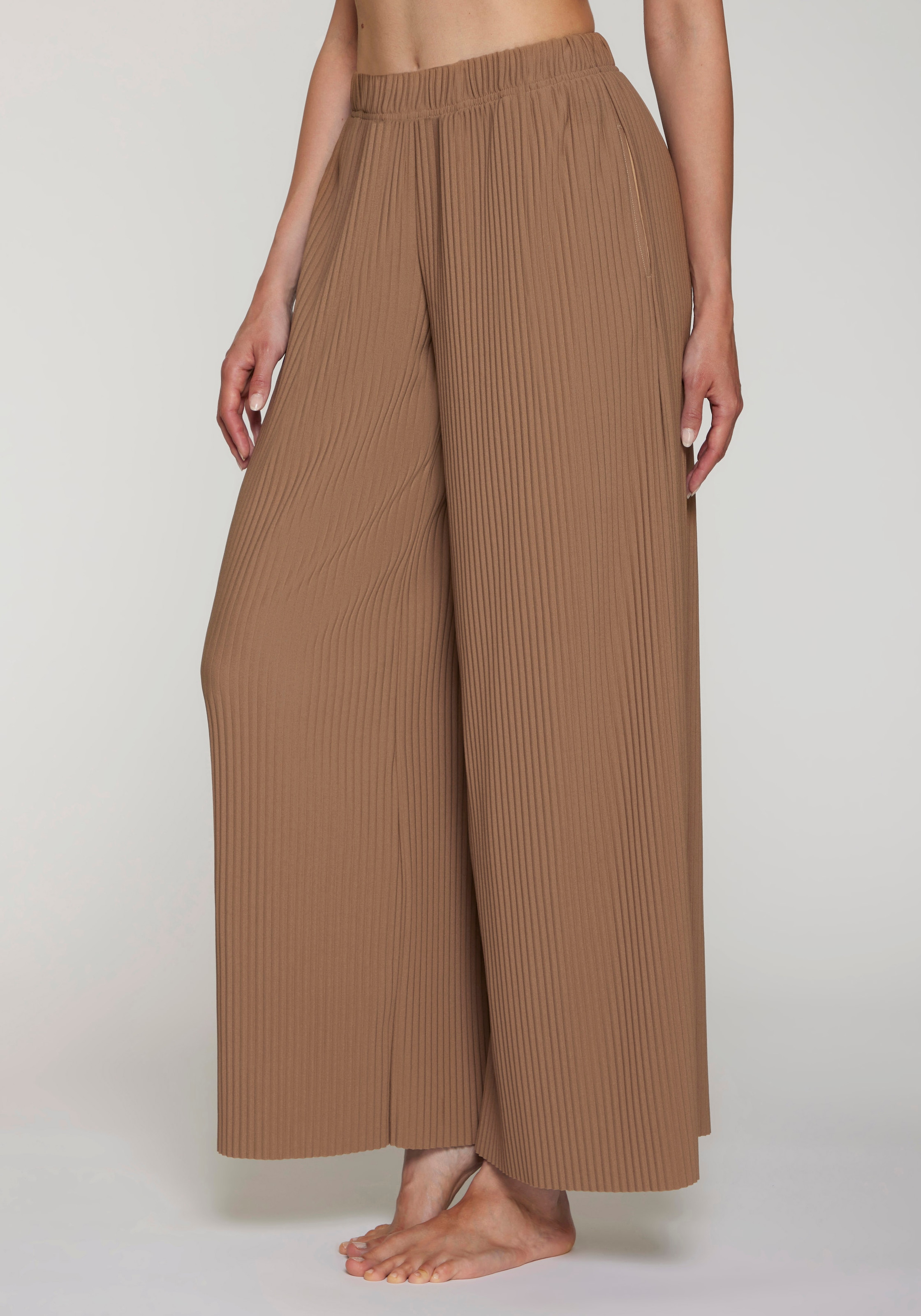LASCANA Pantalon à enfiler  forme ample, avec plis plissés