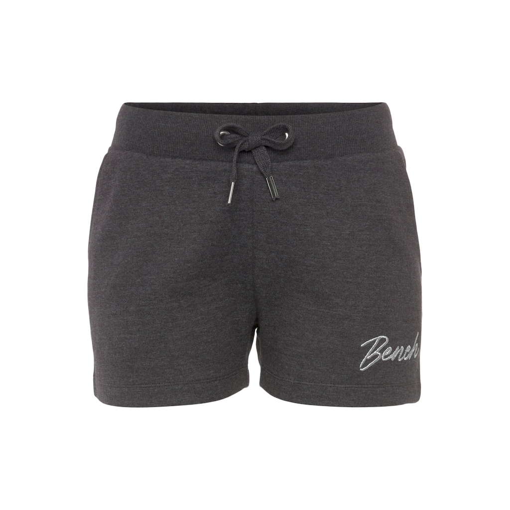 Bench. Loungewear Relaxshorts, mit kleiner glänzenden Logostickerei, Loungewear