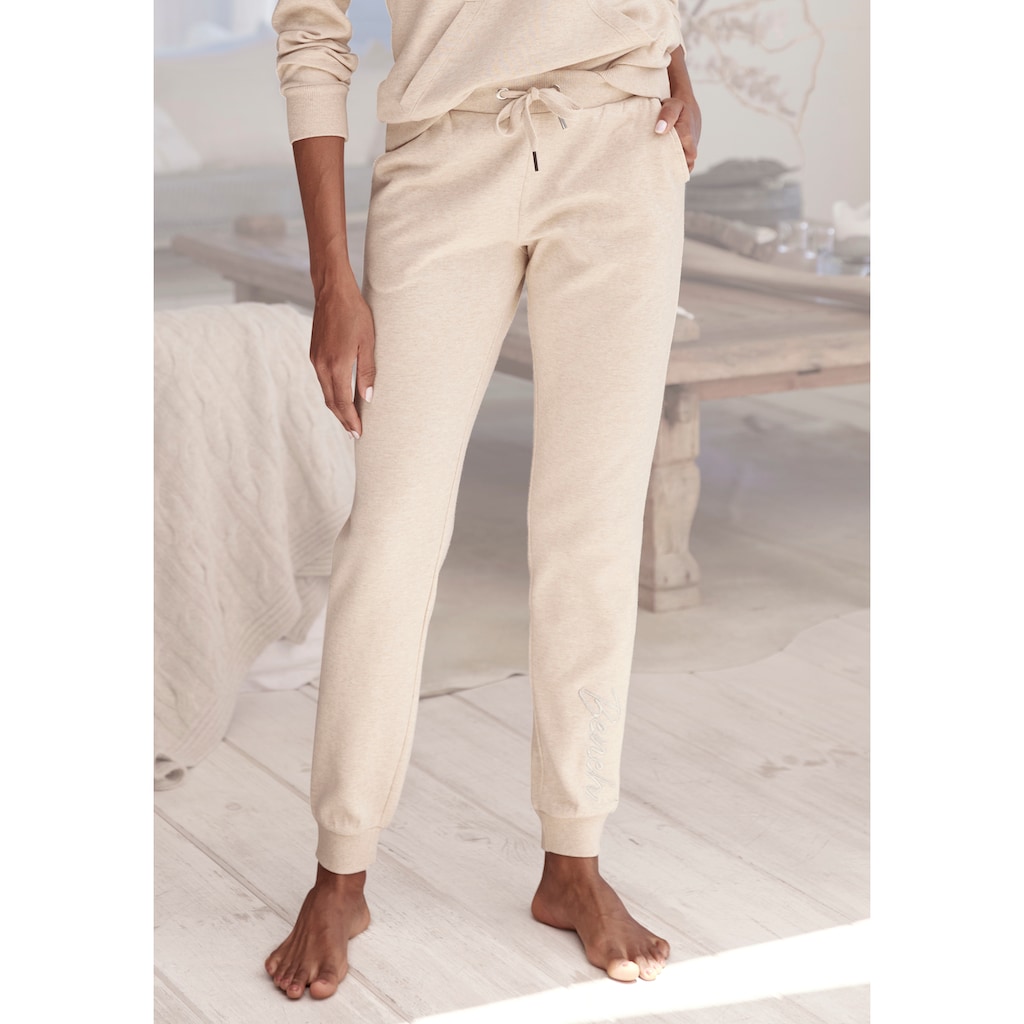 Bench. Loungewear Relaxhose, mit glänzender Logostickerei, Loungewear, Loungeanzug