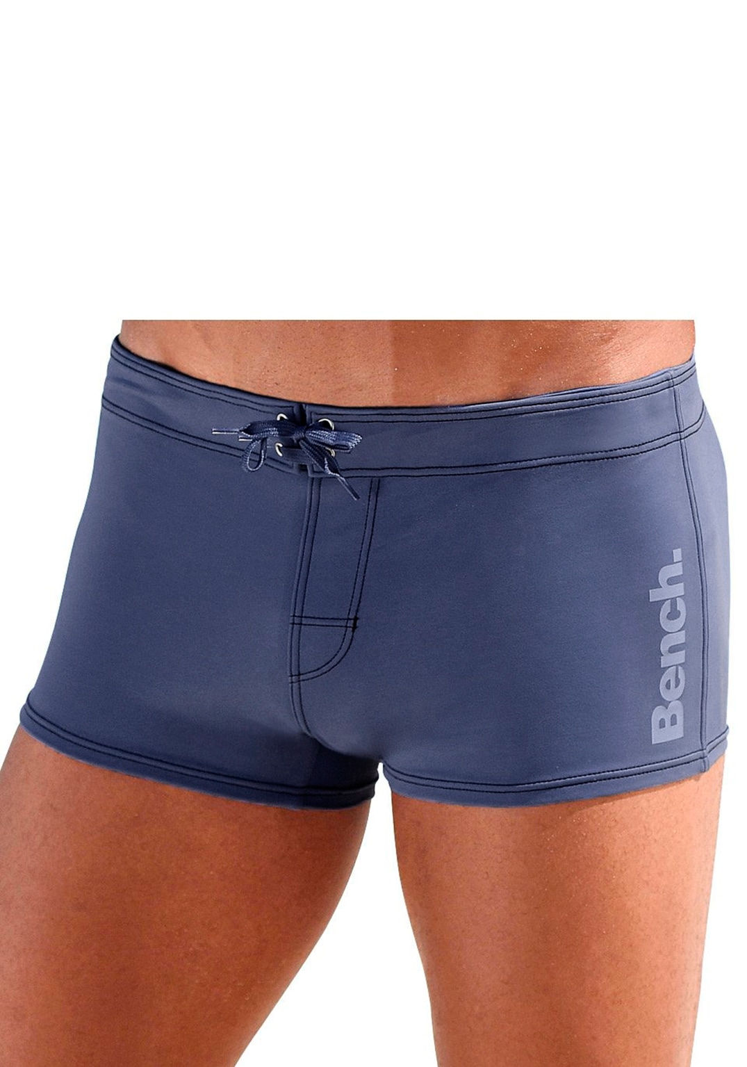 Bench. Boxer-Badehose, mit seitlichem Logoprint